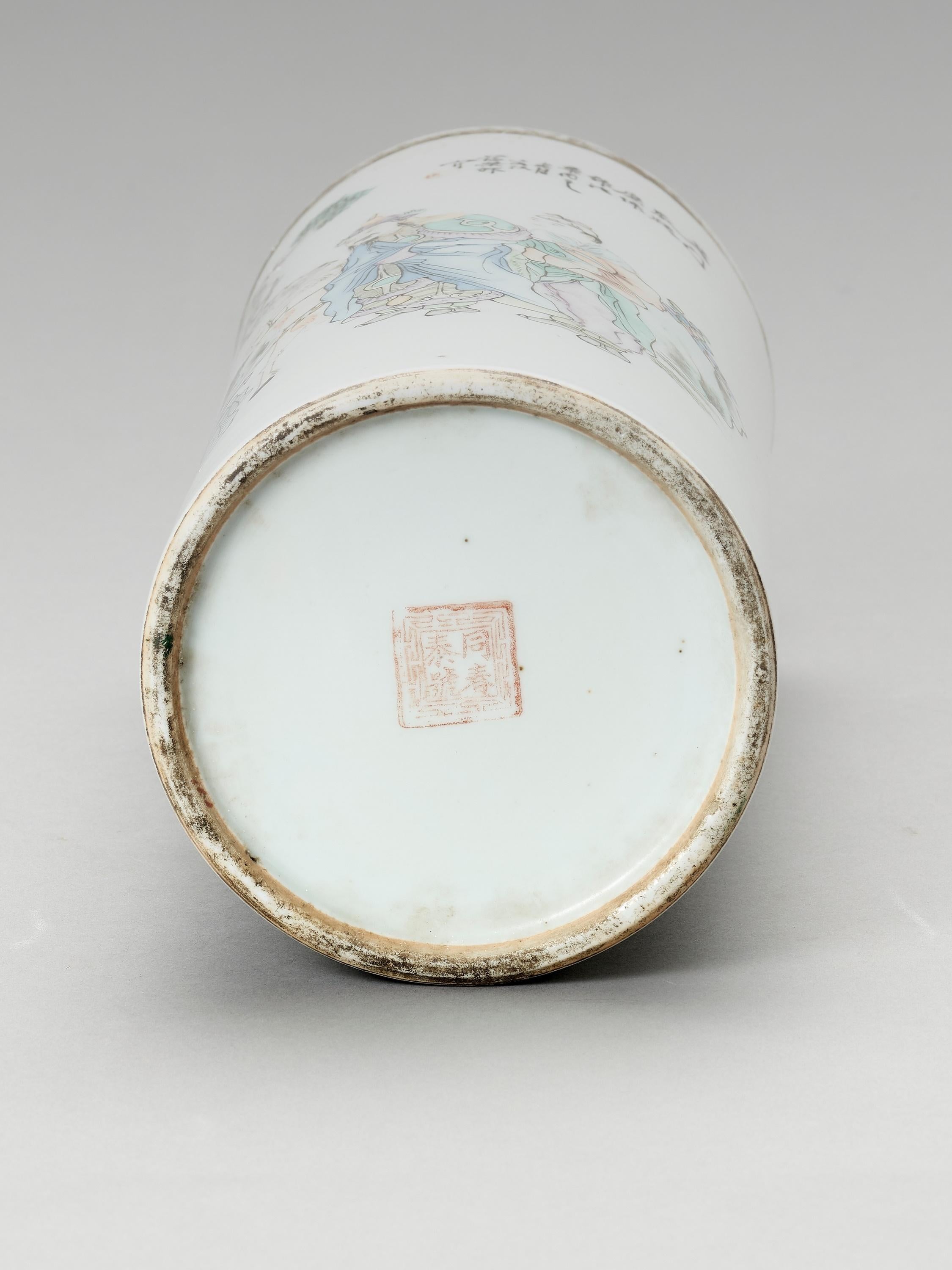 Chinese Enameled Cylindrical Porcelain Vase, Late Qing to Republic, 1900-1950 For Sale 4