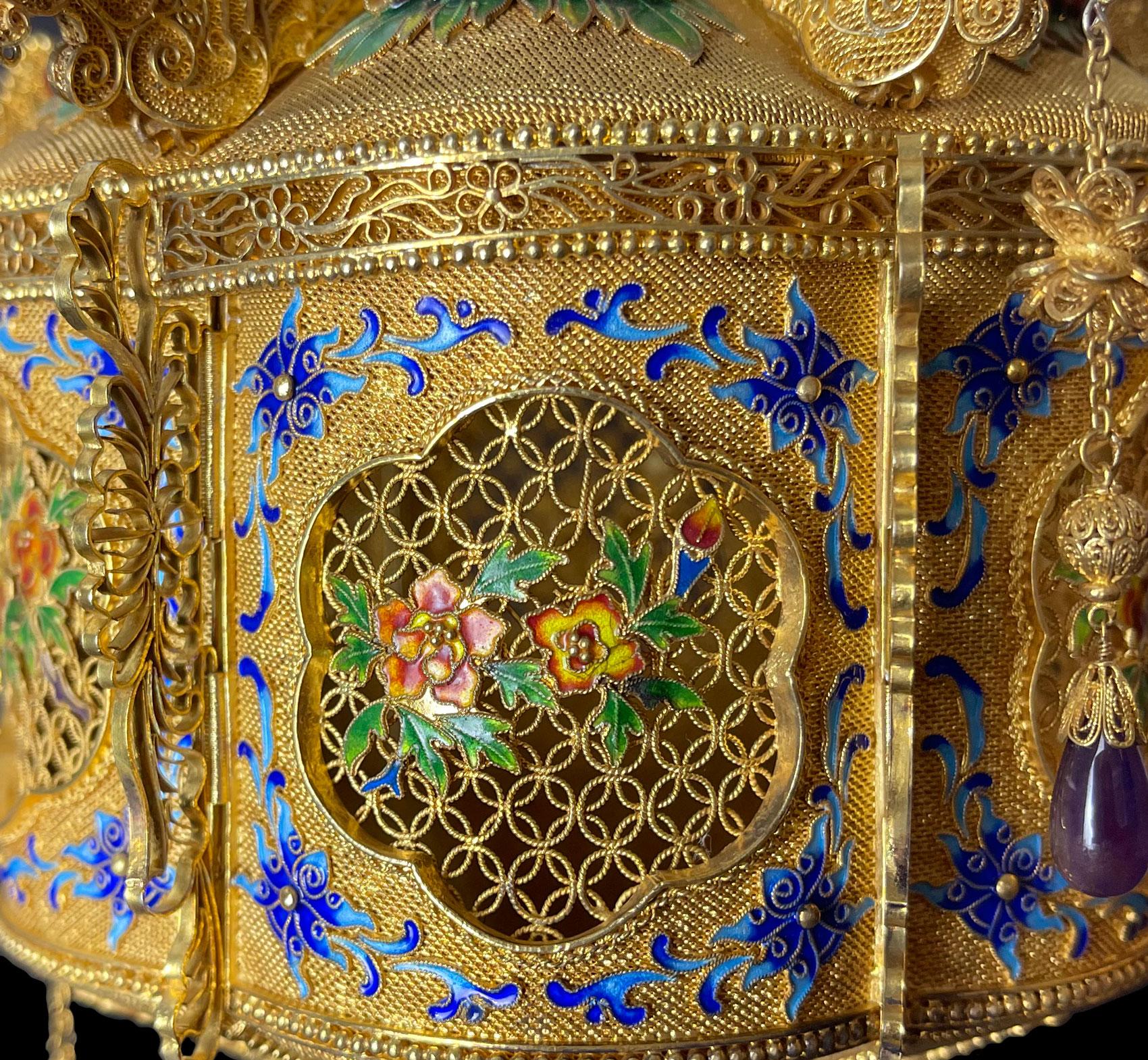 Chinese Enameled & Jeweled Gilt Silver Filigree Work Potpourri Urn, Circa 1900 In Good Condition For Sale In Pasadena, CA