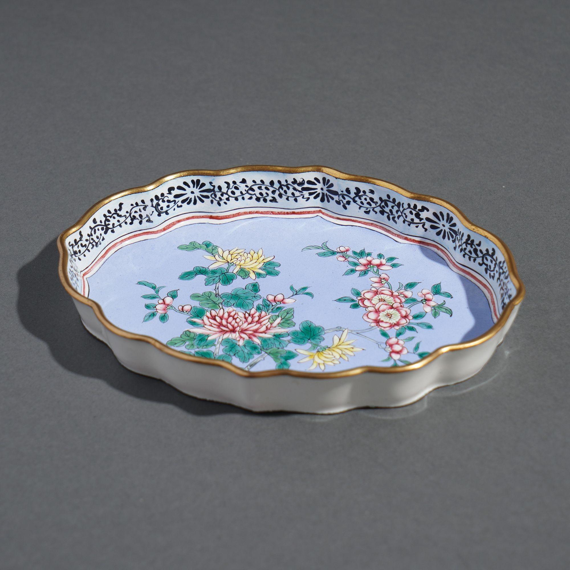 Chinese enameled pin tray decorated with mums & cherry blossoms, 1950's In Good Condition For Sale In Kenilworth, IL