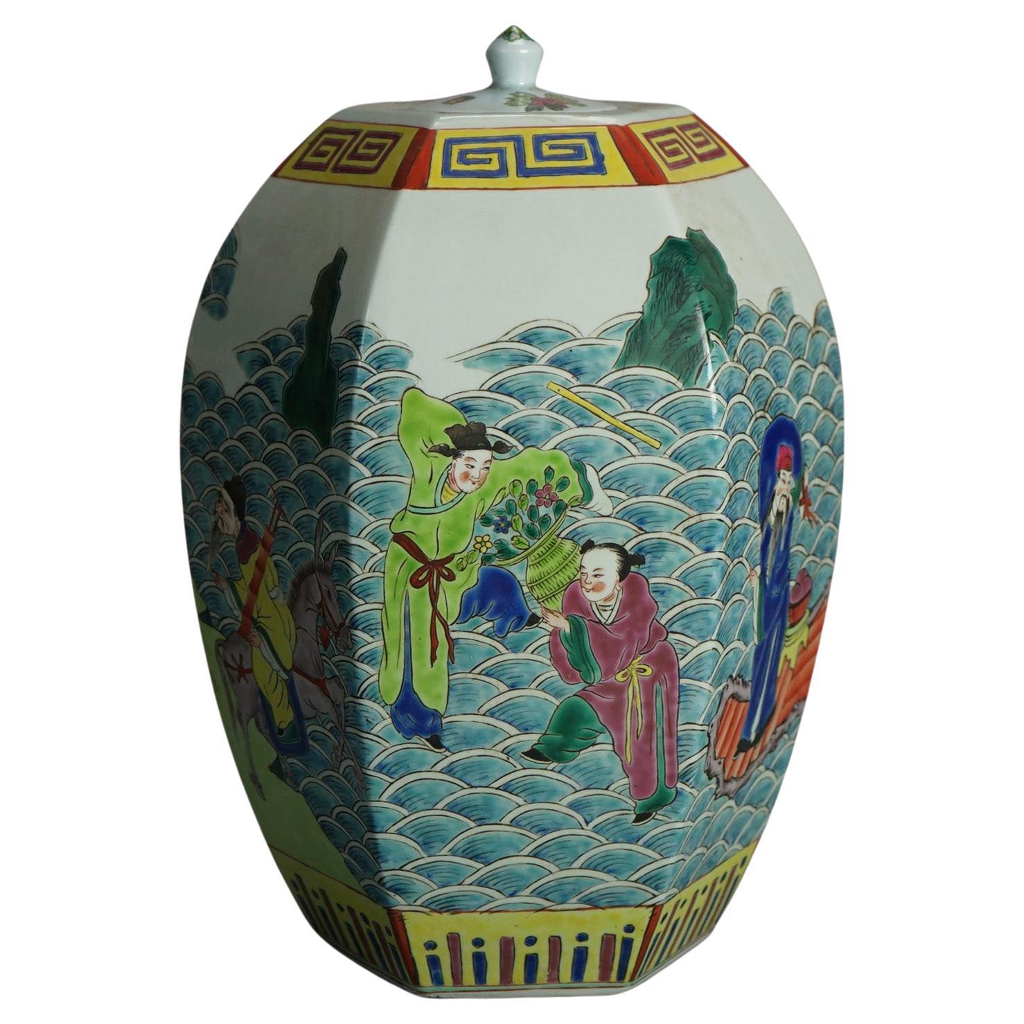 Pot à couvercle figuratif et facetté en porcelaine émaillée de Chine avec scène de genre 20e siècle en vente