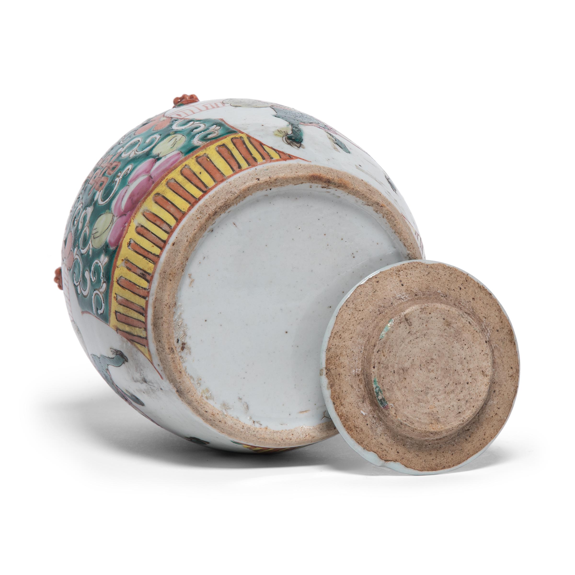 Théière chinoise émaillée avec Qilin mythique, vers les années 1920 en vente 2