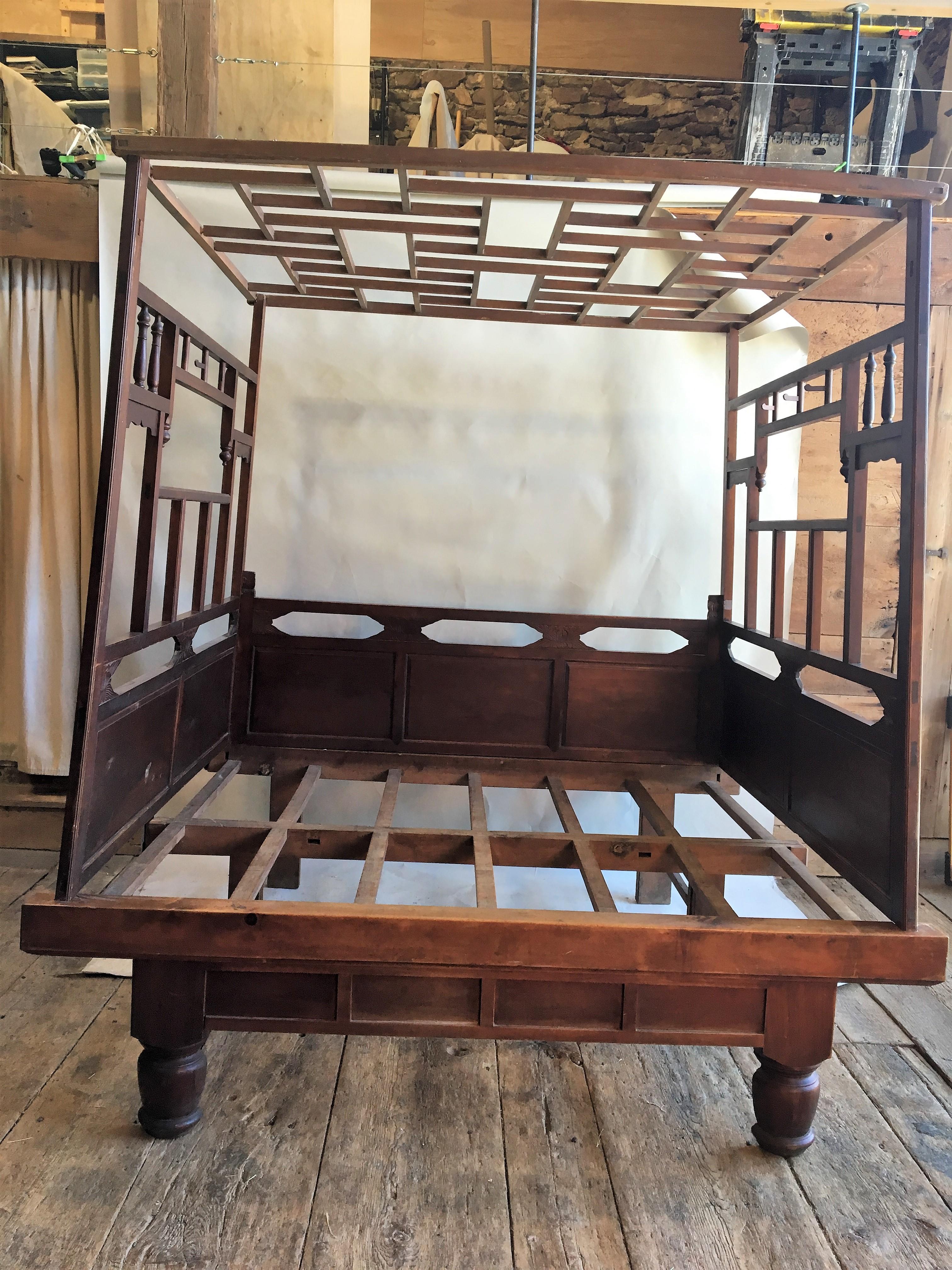 Chinese Enclosed Bed, Late 19th Century 4