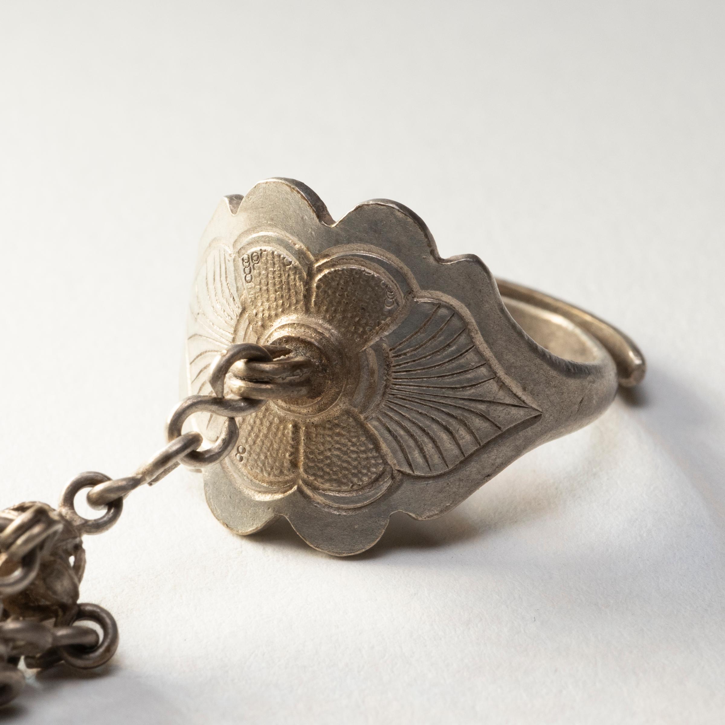 Chinese Etched Floral Charm Ring, c. 1900 In Good Condition For Sale In Chicago, IL
