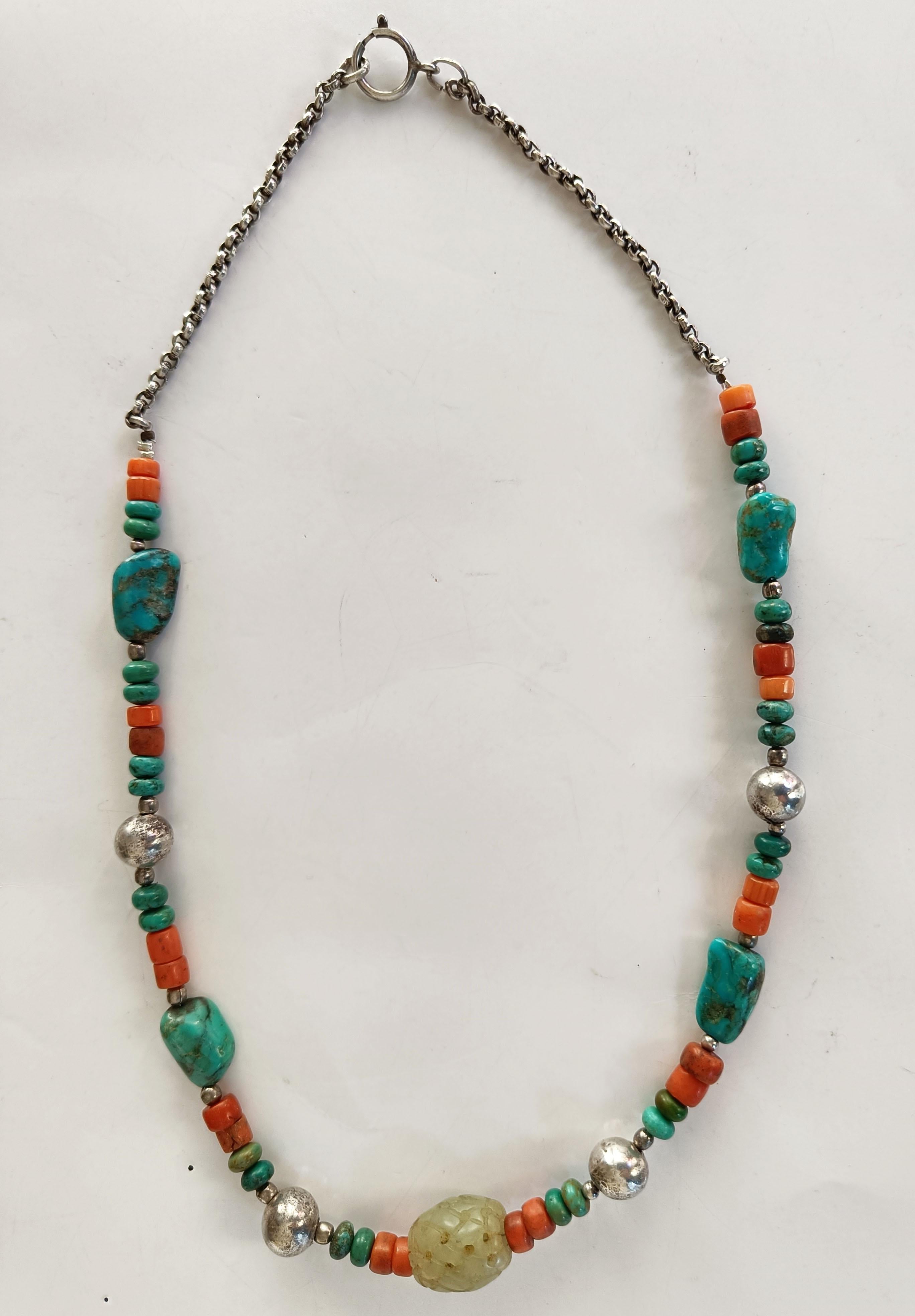 Chinesischer antiker türkisfarbener Jade-Korallen-Silber-Halskette, Stammesschmuck (Tibetisch) im Angebot