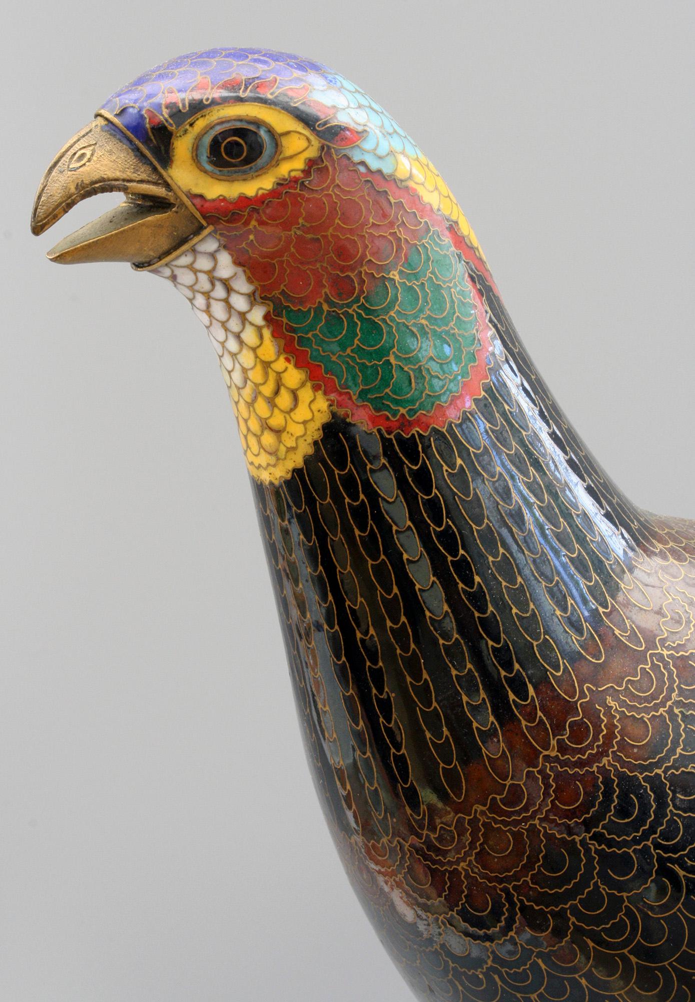 Chinois Exceptionnelle et grande sculpture chinoise de faisan en émail cloisonné, 20ème siècle en vente