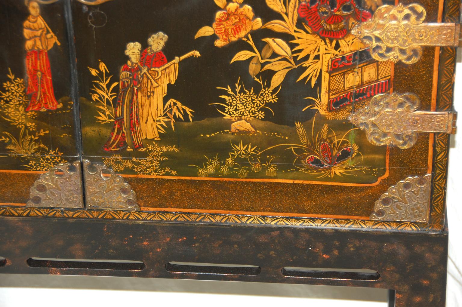 Hand-Painted English 19th Century Black Lacquered Japanned Cabinet, Naturalistic Decoration
