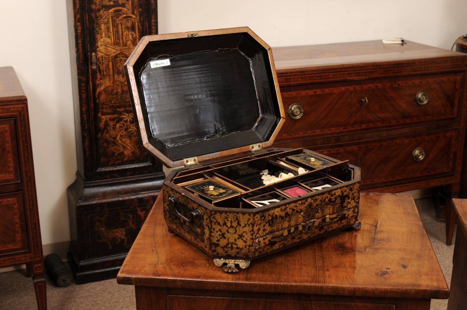 Chinese Export 19th Century Chinoiserie Black Lacquered Sewing Box For Sale 2