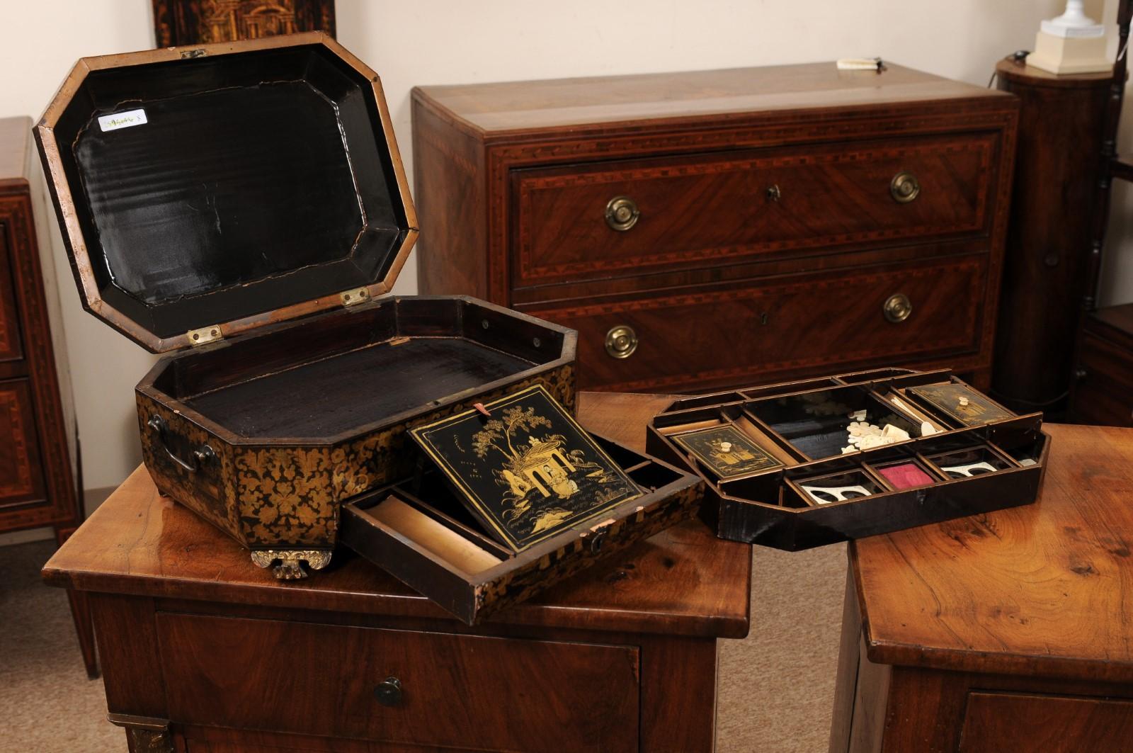 Chinese Export 19th Century Chinoiserie Black Lacquered Sewing Box For Sale 3