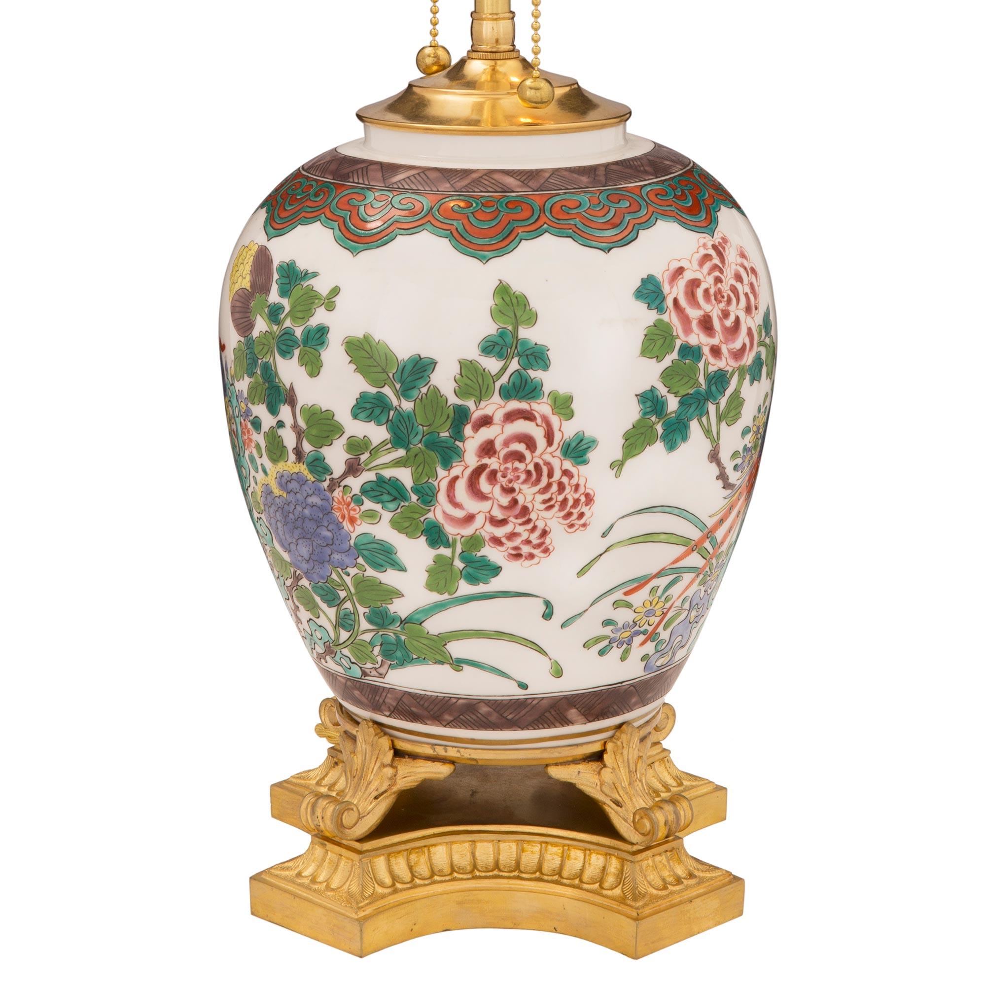 Louis XVI Lampe d'exportation chinoise du 19ème siècle en porcelaine Famille Verte