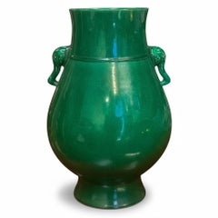 Jarrón chino de exportación esmaltado craquelado verde manzana con asas de máscara de elefante Marca Kangxi