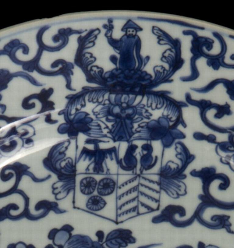 In underglaze blue and white with the arms of Pelgrom to the rim. From one of the earliest armorial services made in China, commissioned by Jacob Pelgrom (1655-1713), a Dutch official at Bengal from 1689 and at Batavia from 1708.