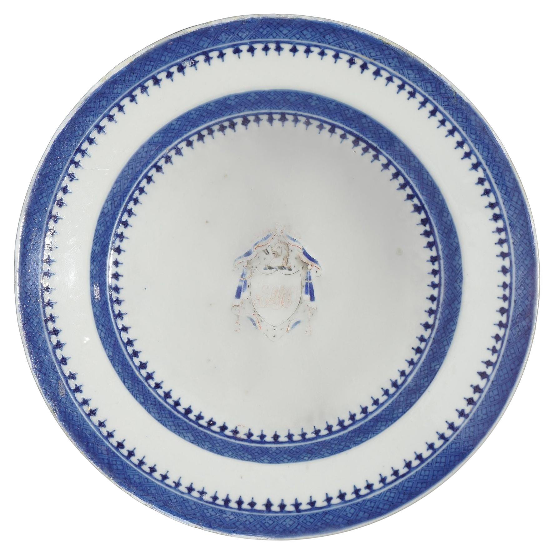 Placa armorial china de exportación de Nankín, c. 1790