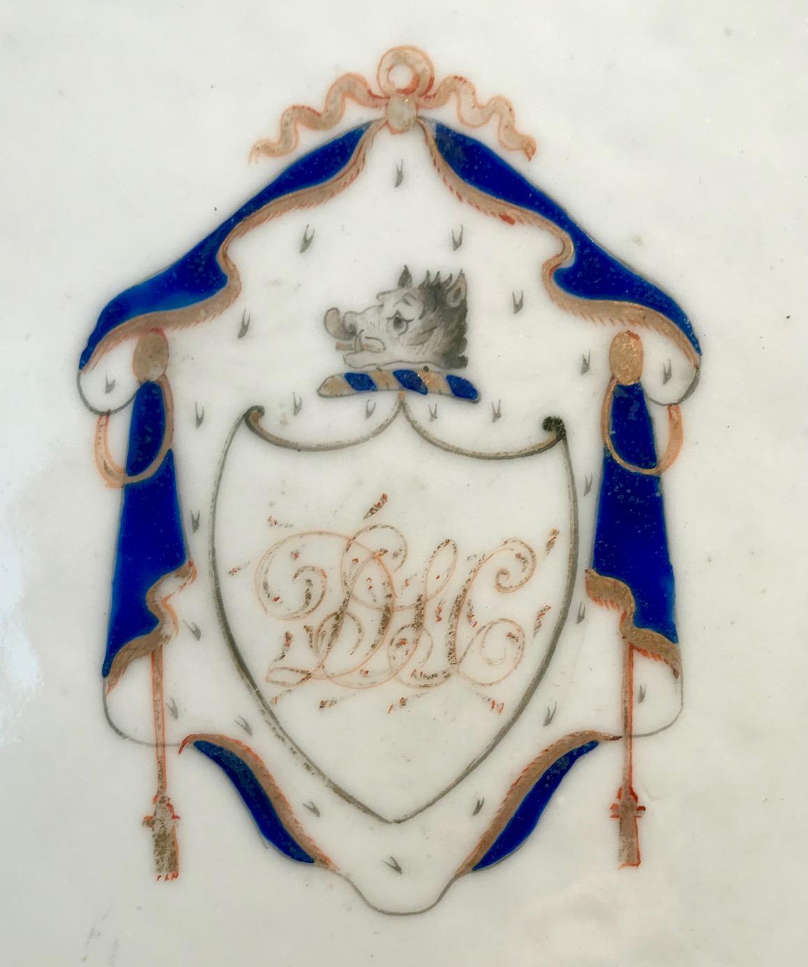Chinese Export Armorial Porcelain Plate in Blue with Gilt Accents, 18th c.  In Good Condition In West Palm Beach, FL