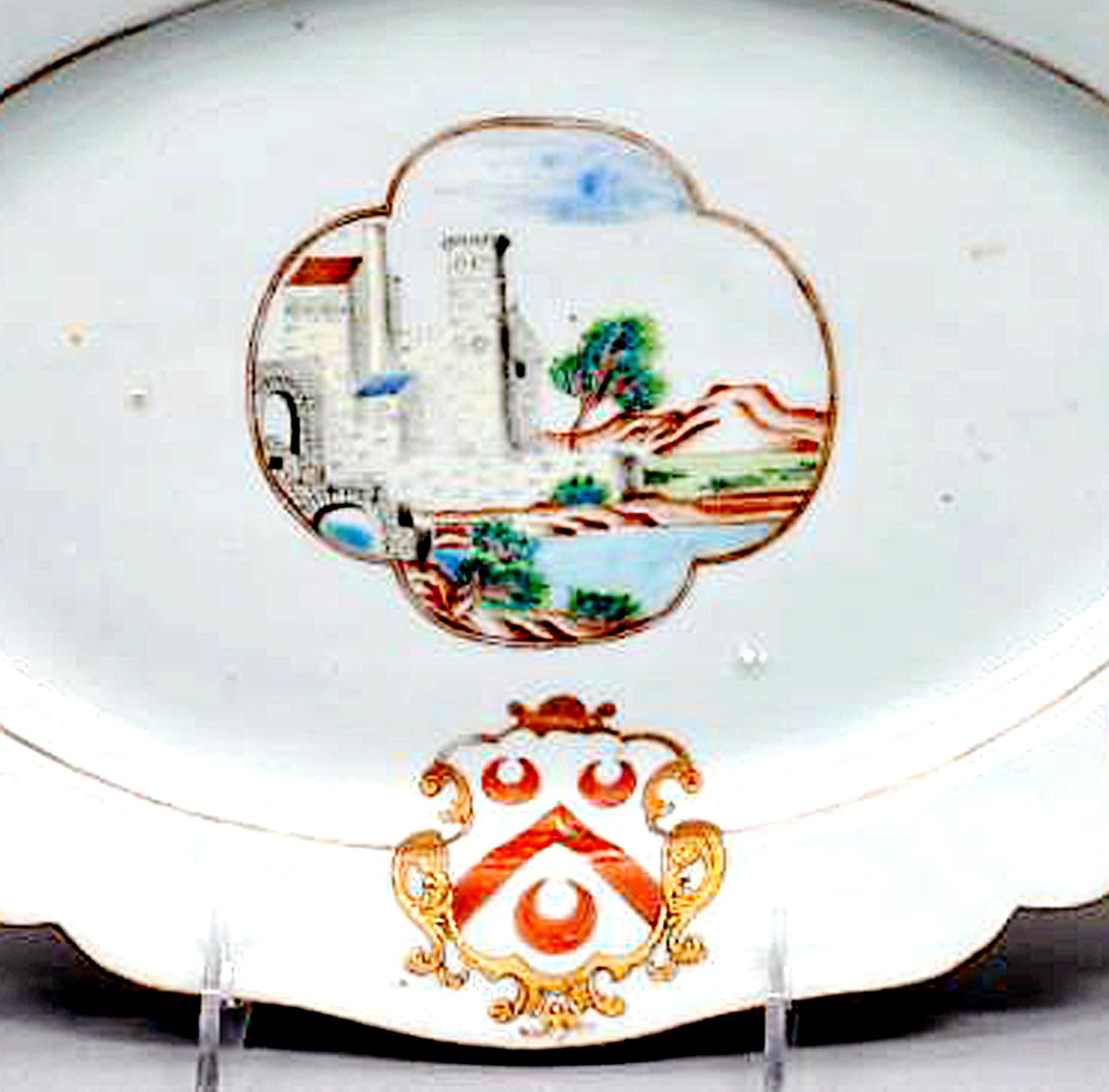 Porcelaine Plat en porcelaine armoriée d'exportation chinoise, armoiries de Polonais, vers 1745 en vente