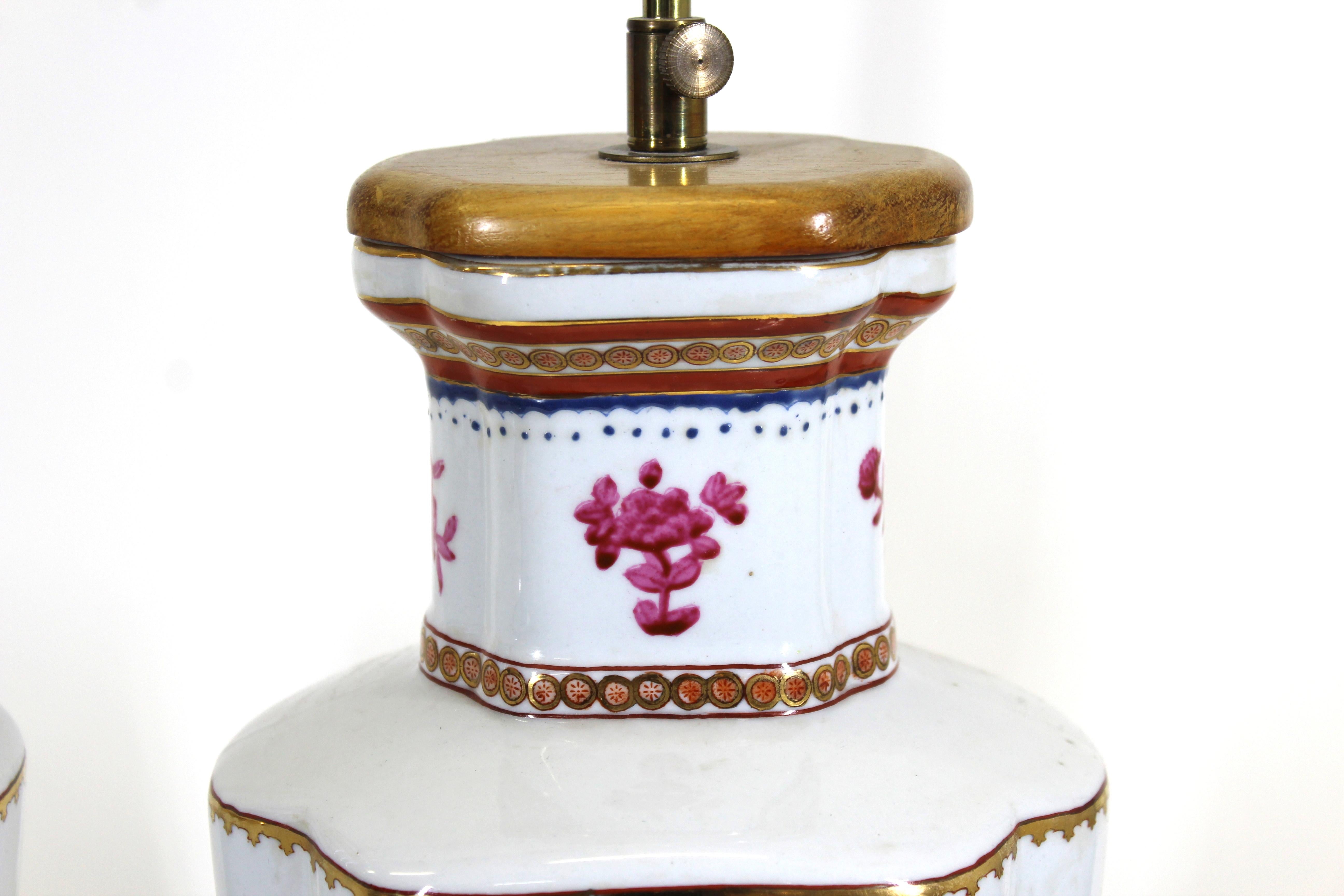 Chinese Export Armorial Porcelain Vase Table Lamps In Good Condition In New York, NY
