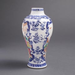 Chinesische Export-Vase in Balusterform als garniture mit figürlichen Szenen, um 1780