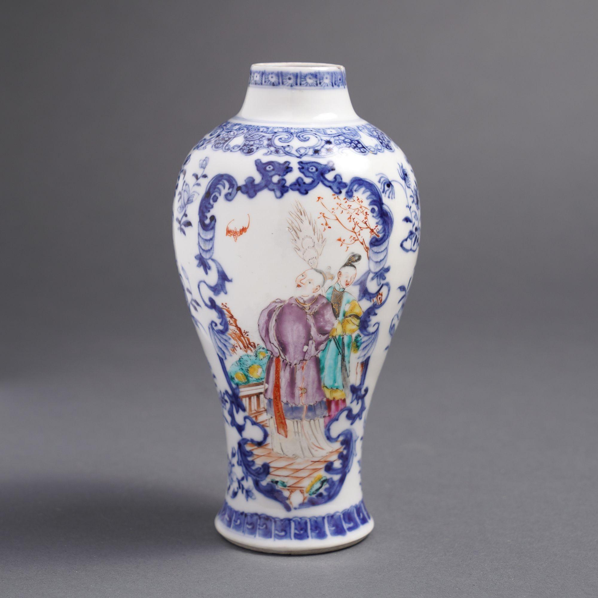 Chinese export baluster form garniture vase with figural scenes, c. 1780 In Good Condition For Sale In Kenilworth, IL