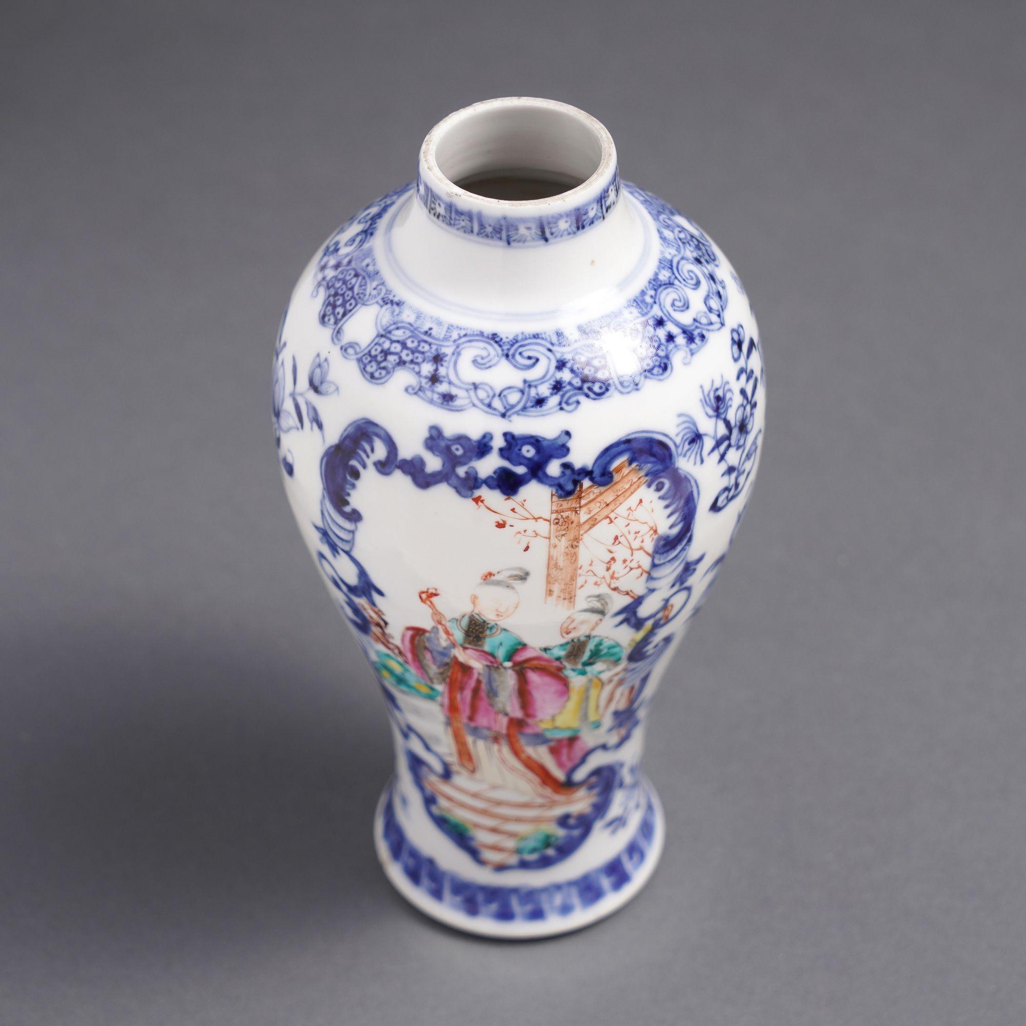 Porcelain Chinese export baluster form garniture vase with figural scenes, c. 1780 For Sale