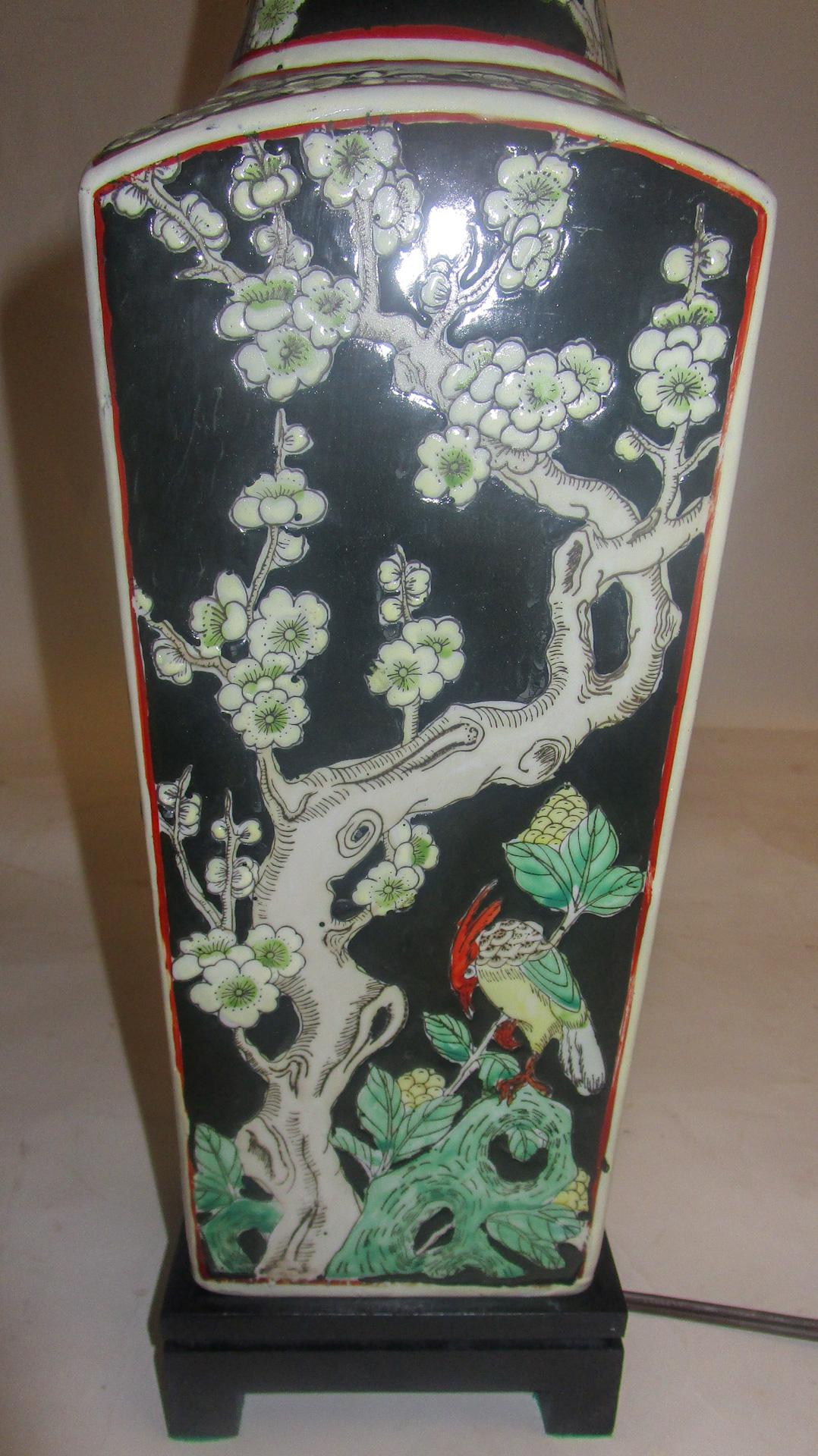 Chinese Export Black Ceramic Table Lamp with Floral and Bird Design In Good Condition For Sale In Savannah, GA