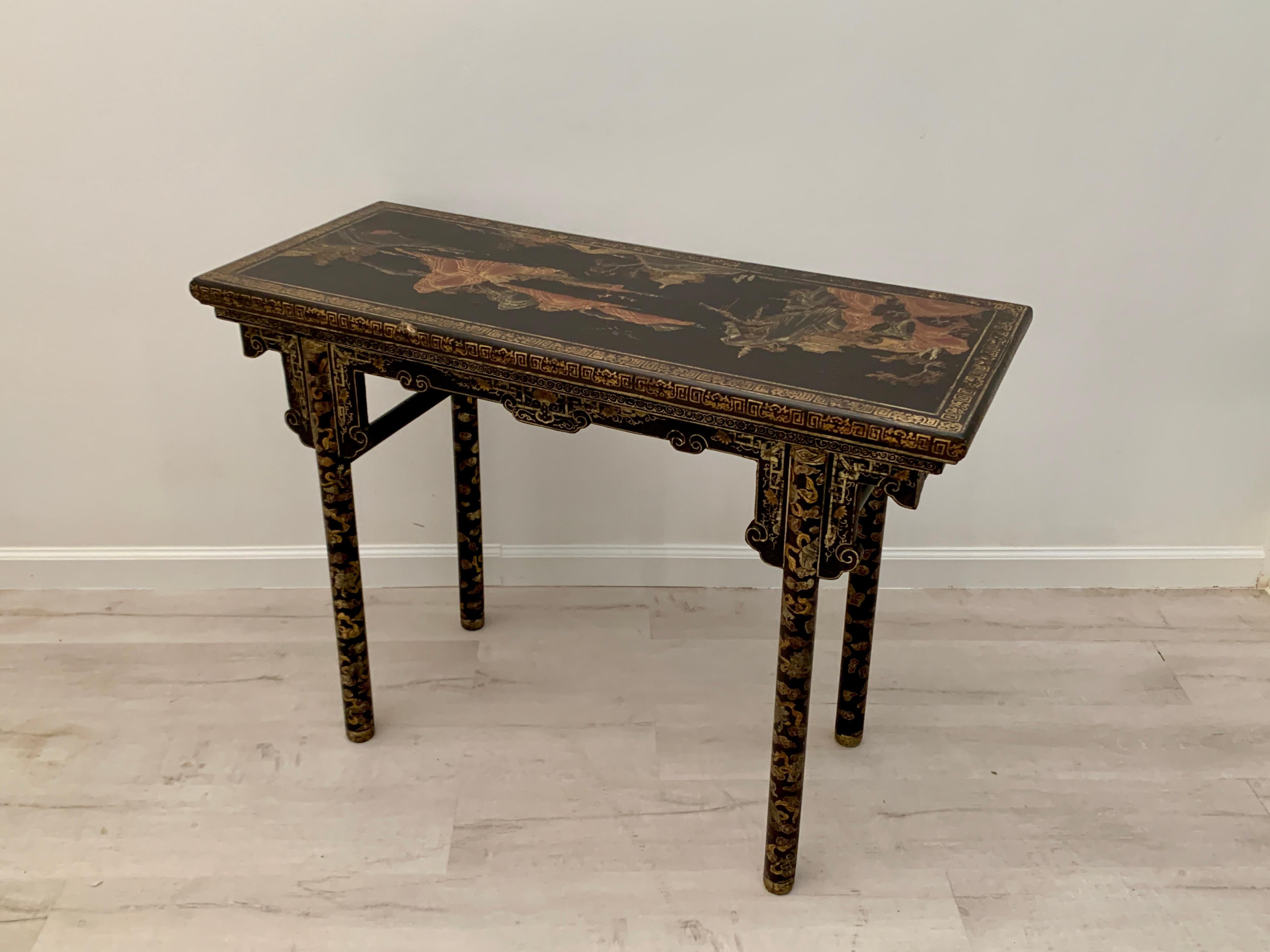 Chinese Export Black Lacquer and Gilt Console, Early 20th Century, China In Good Condition In Austin, TX