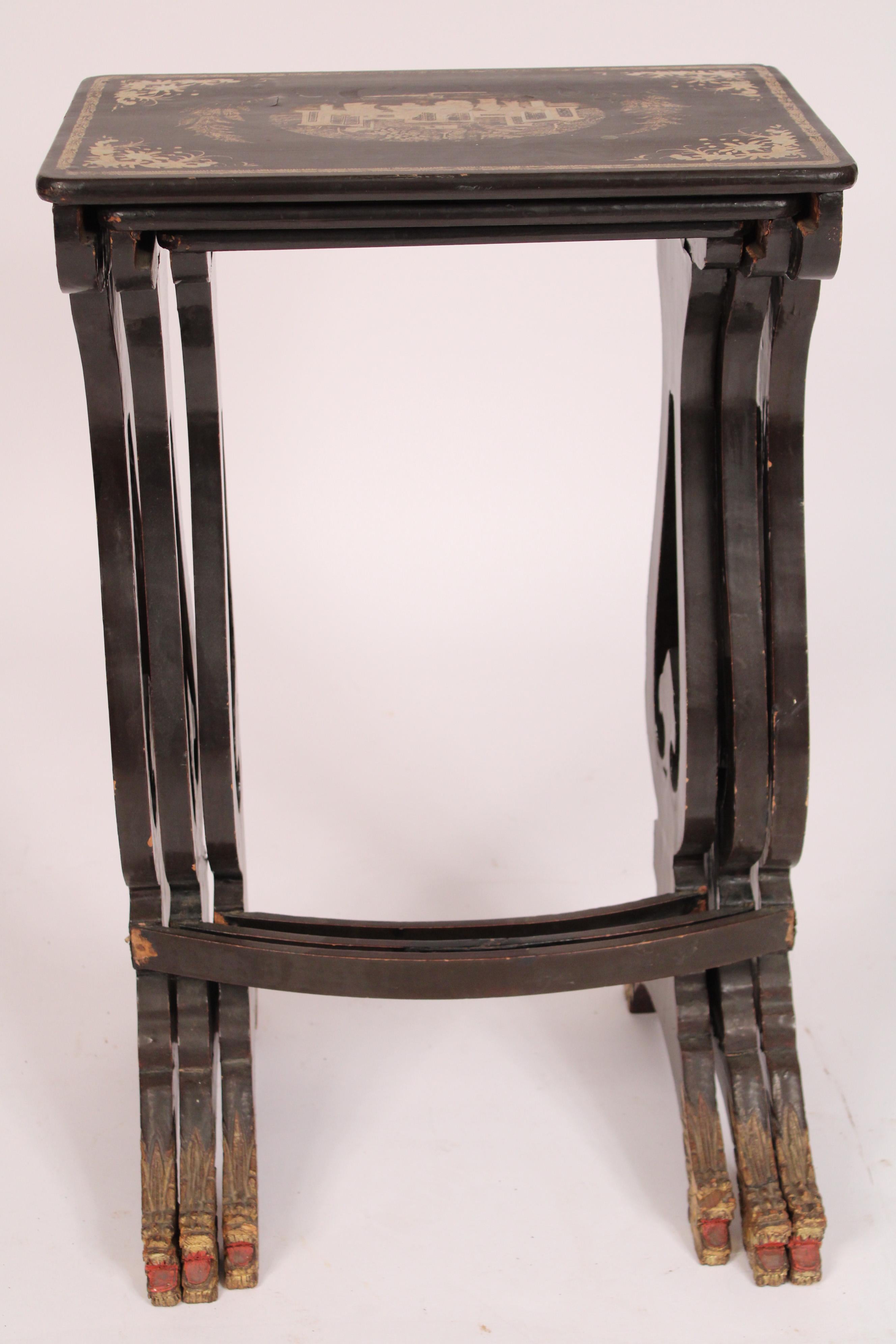 Chinesischer Export-Tischset aus schwarzem Lack und vergoldetem, verziertem Dekor (19. Jahrhundert) im Angebot