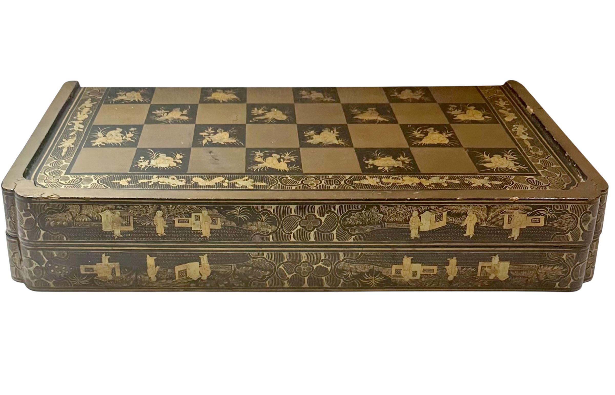 Caja plegable de ajedrez y backgammon de laca negra de exportación china principios del siglo XIX en venta