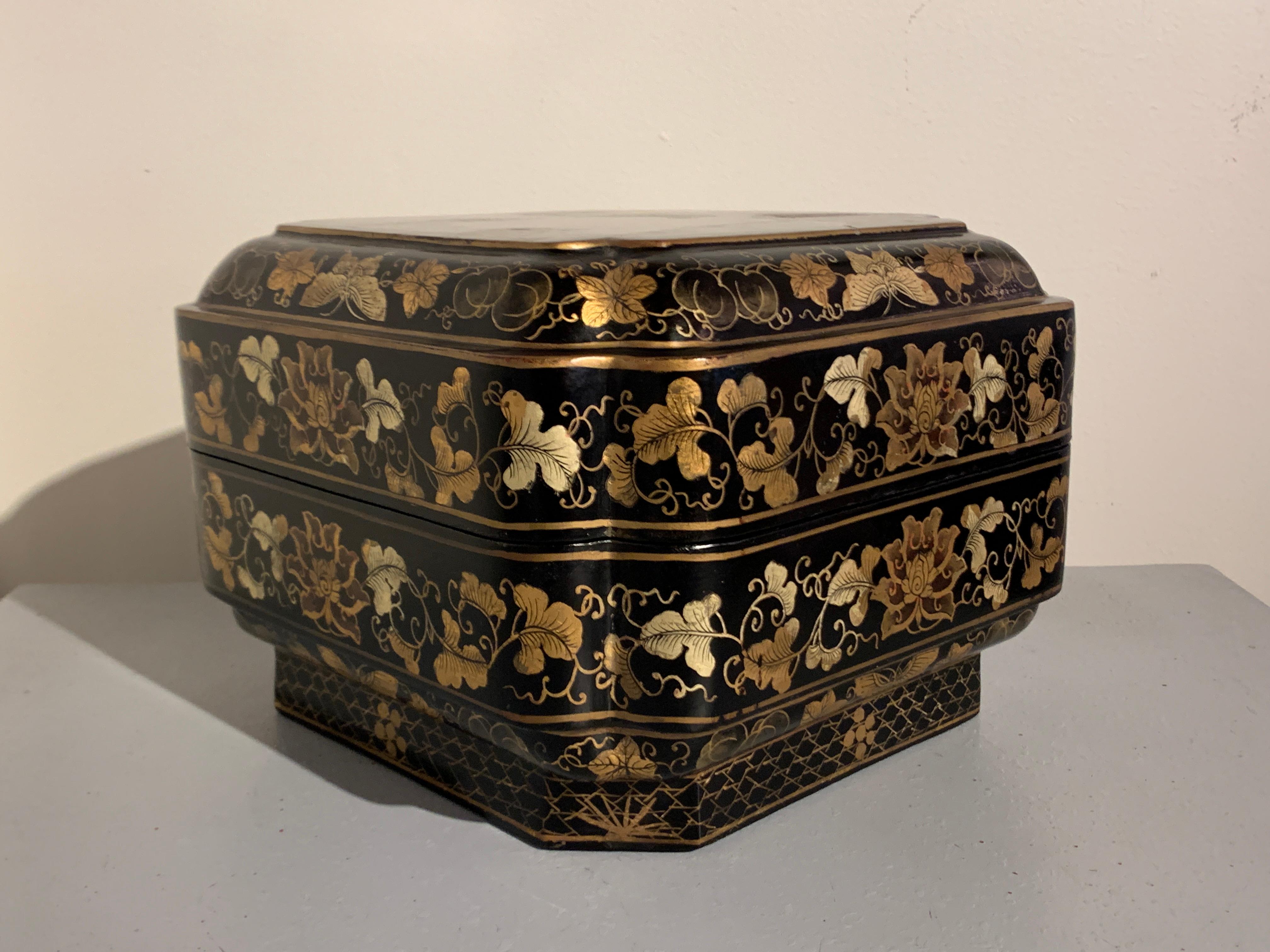 Chinese Export Black Lacquer Gilt Painted Box, Mid 20th Century, China In Good Condition For Sale In Austin, TX