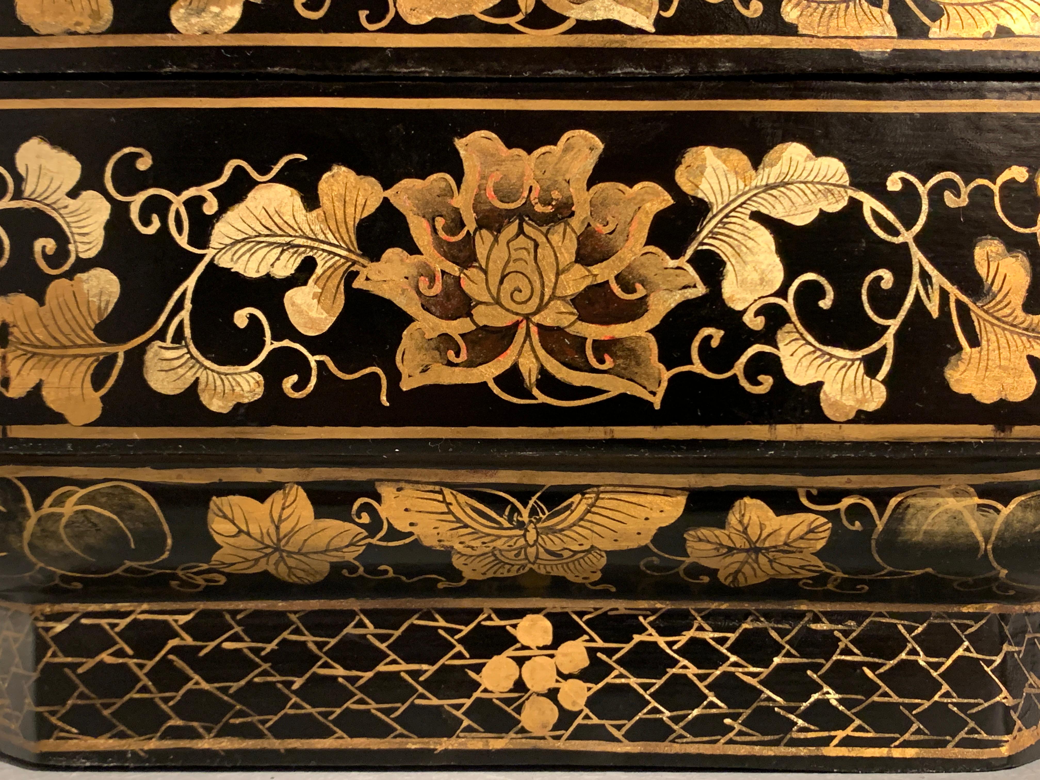 Chinese Export Black Lacquer Gilt Painted Box, Mid 20th Century, China For Sale 4