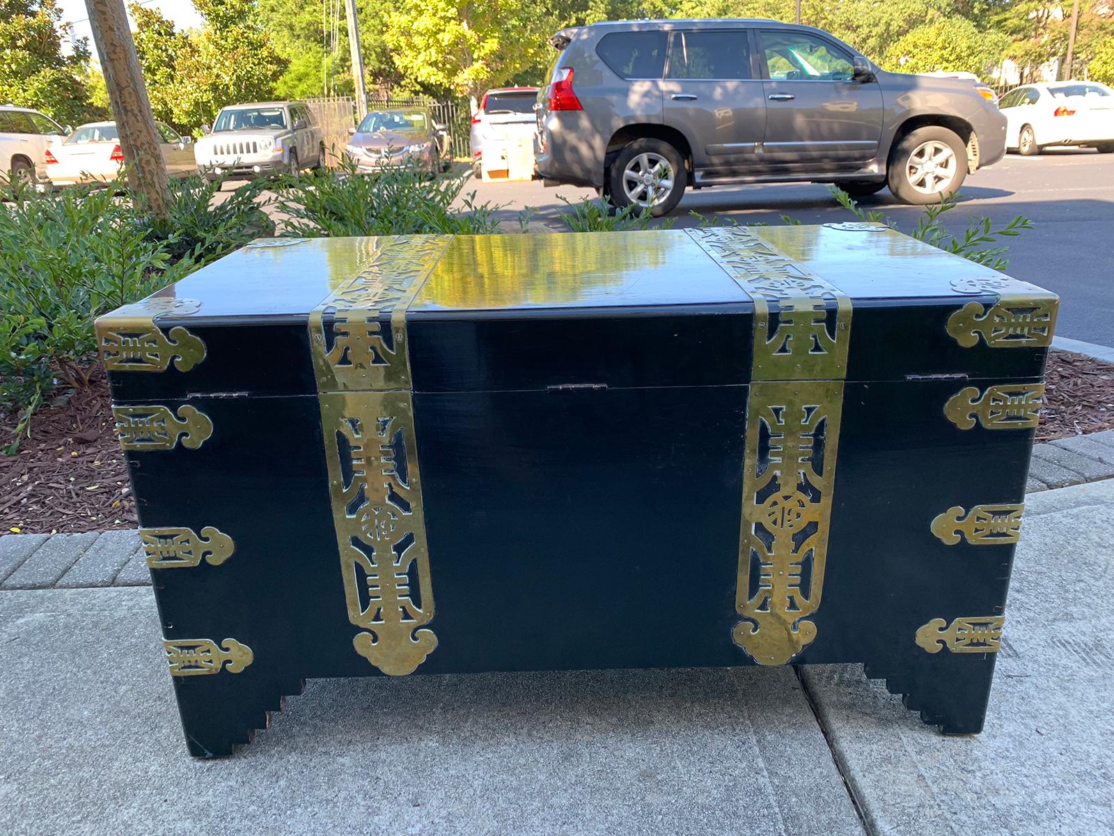 Chinese Export Black Lacquered Camphor Wood and Brass Trunk, circa 1900 For Sale 6