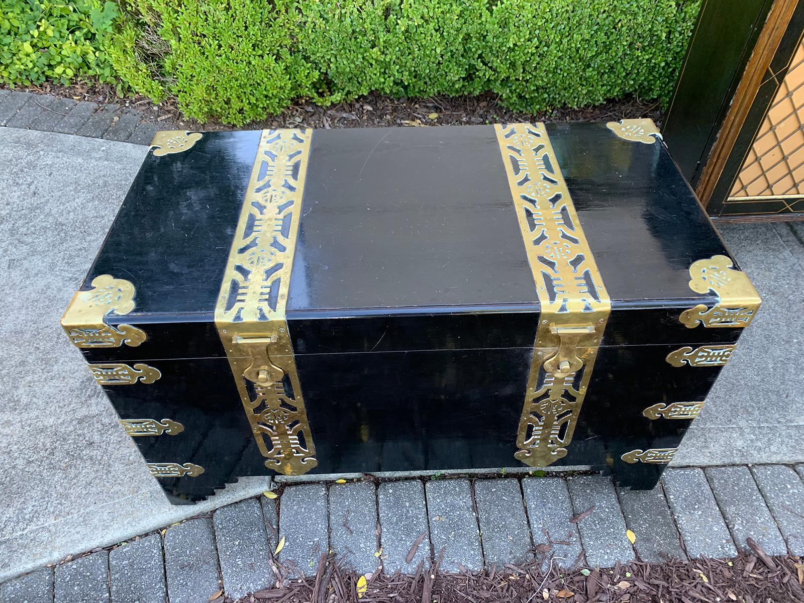 Chinese Export Black Lacquered Camphor Wood and Brass Trunk, circa 1900 In Good Condition For Sale In Atlanta, GA