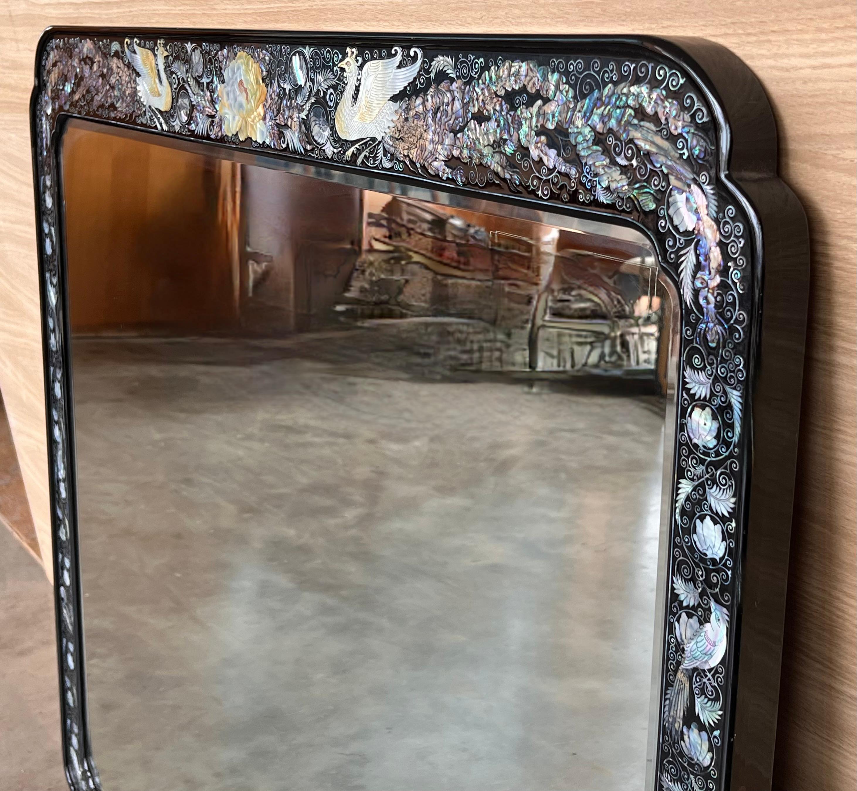 Exportation chinoise Miroir d'exportation chinois laqué noir avec incrustations en vente