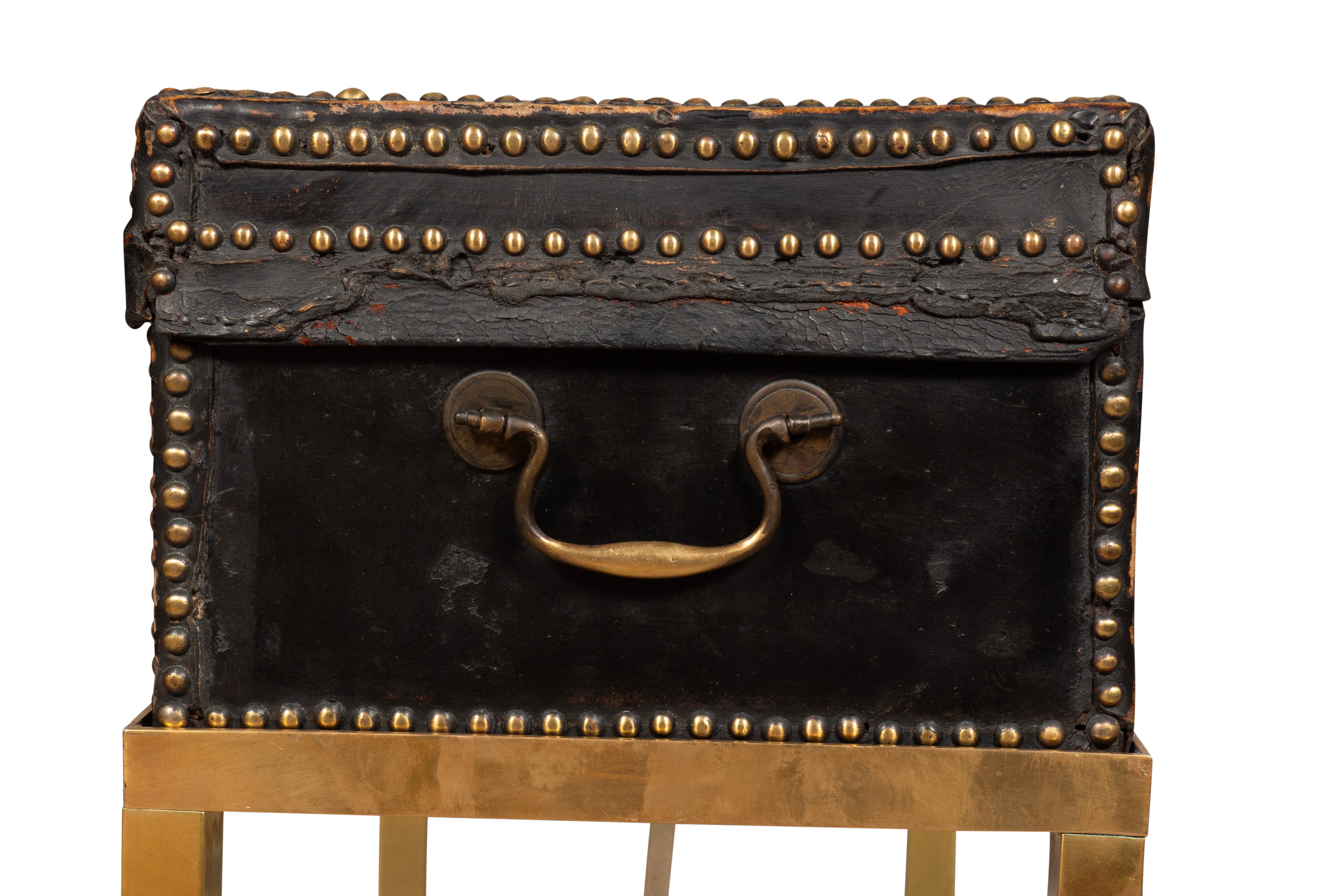 Caja de cuero negro de exportación china con soporte en venta 1