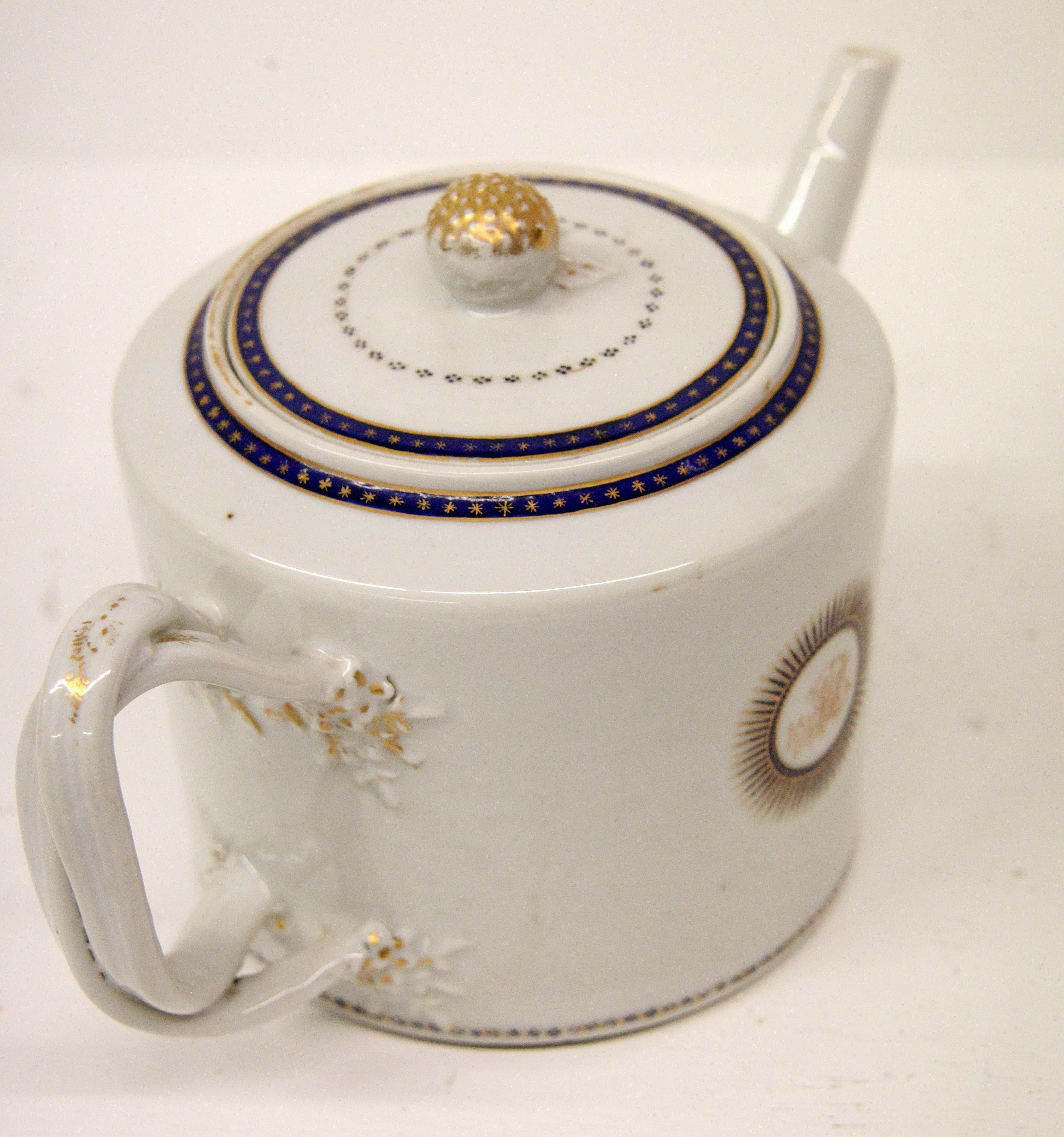 Chinesische Export-Teekanne aus Blanc-Porzellan im Zustand „Gut“ im Angebot in Wilson, NC