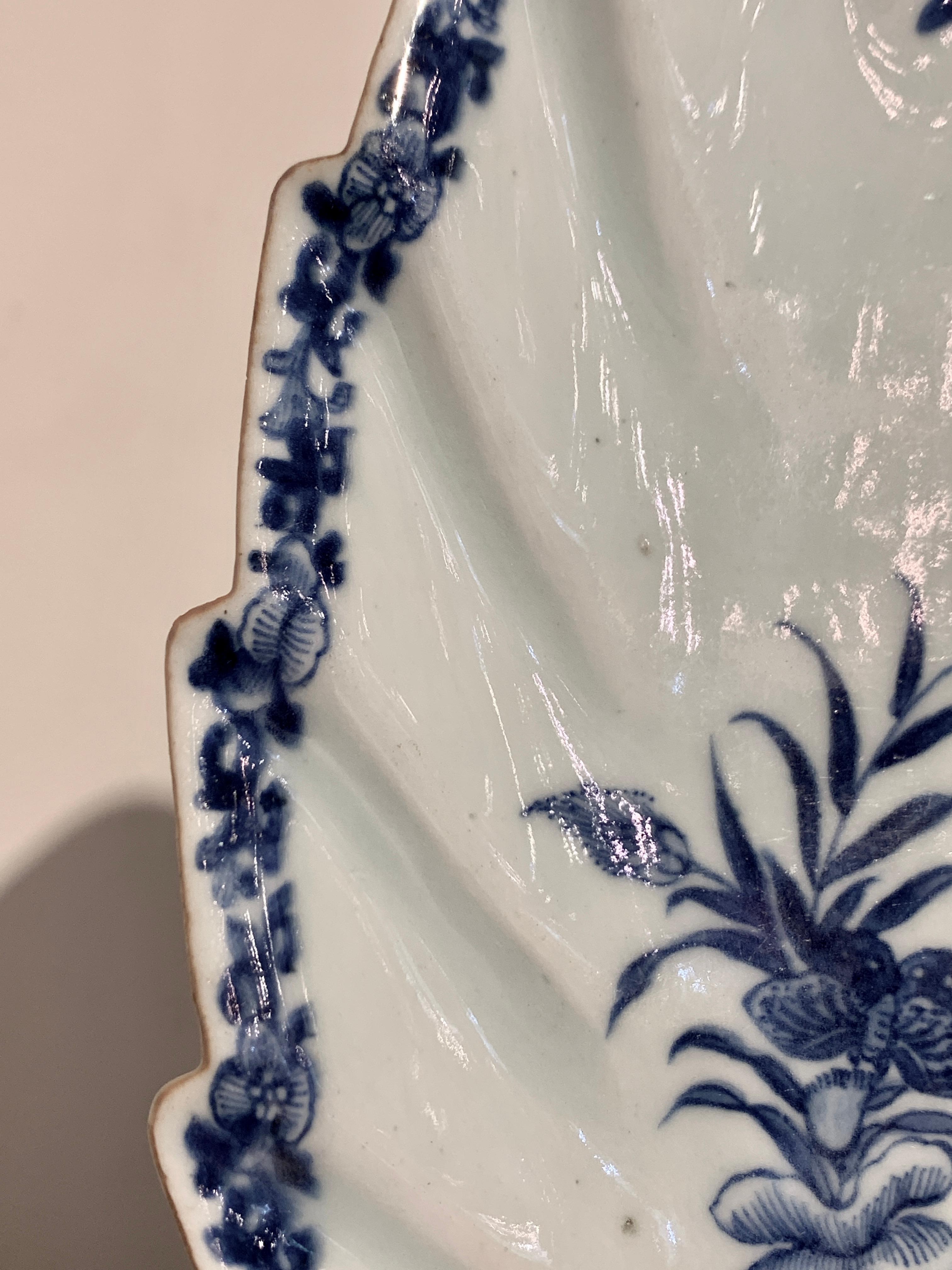 Porcelain Chinese Export Blue and White Leaf Shaped Dish, Qianlong, Mid 18th Century For Sale