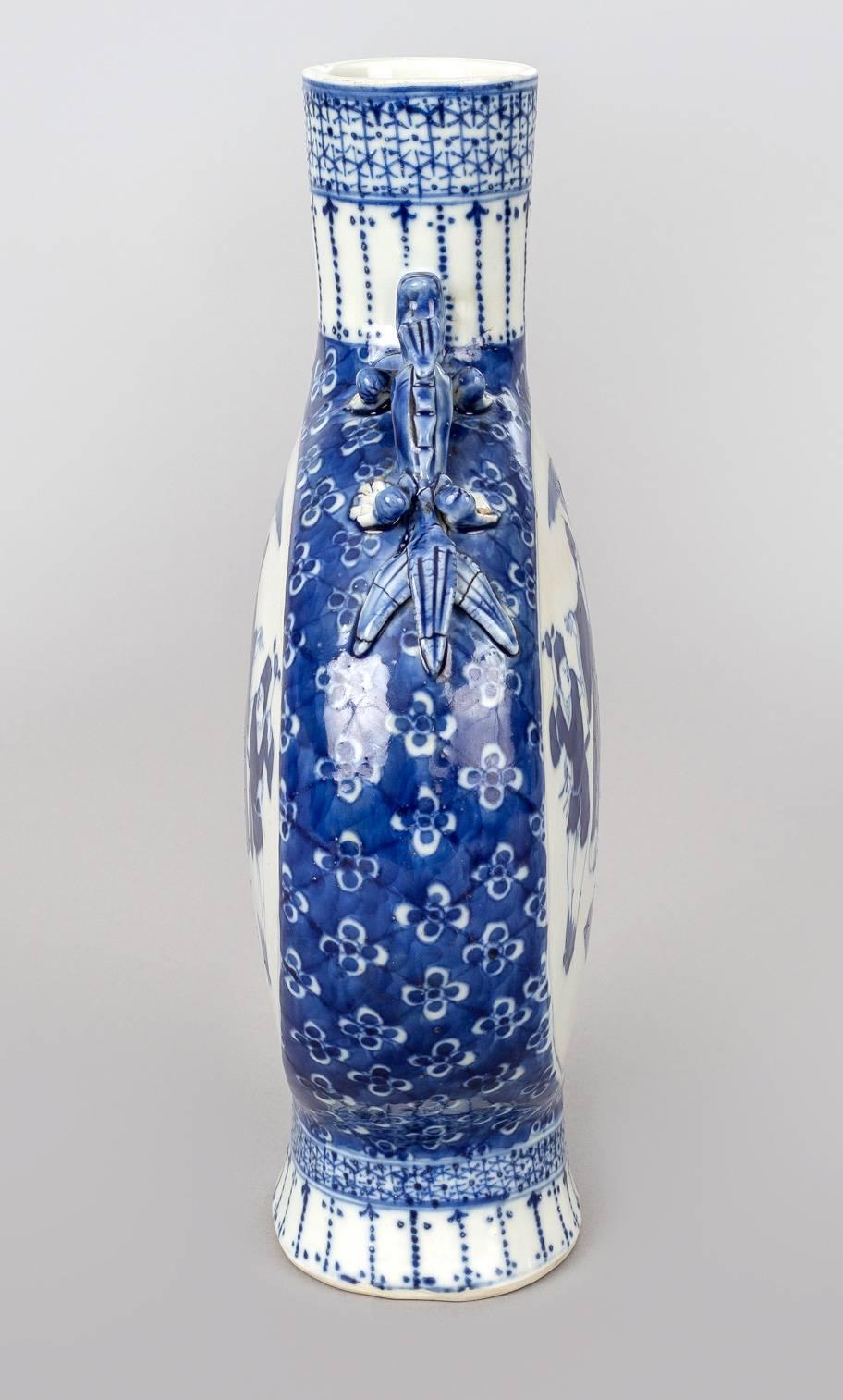 Chinese Export Blue and White Moon Flask In Excellent Condition For Sale In Sheffield, MA
