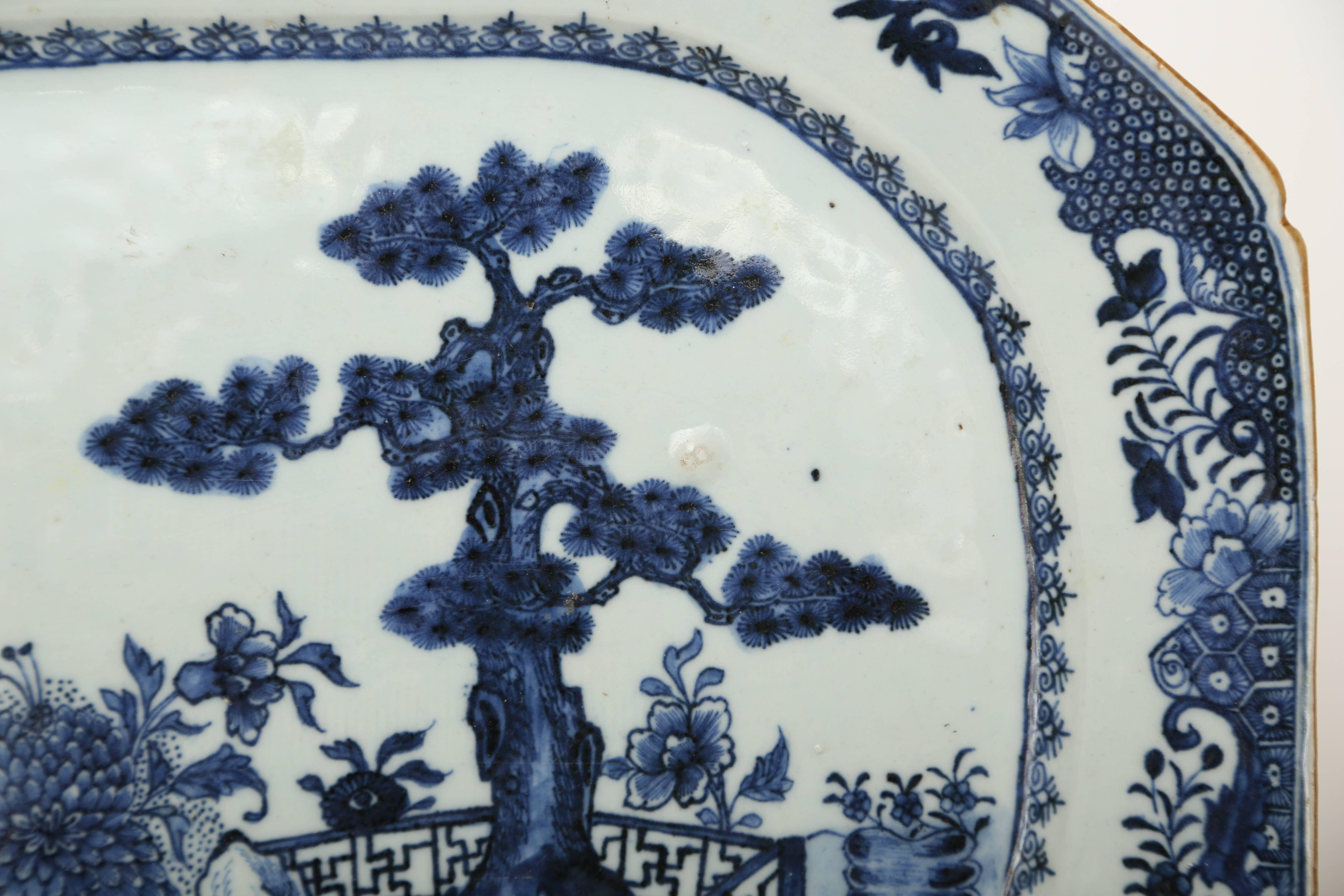 Chinese Export Blue and White Platter In Excellent Condition In West Palm Beach, FL
