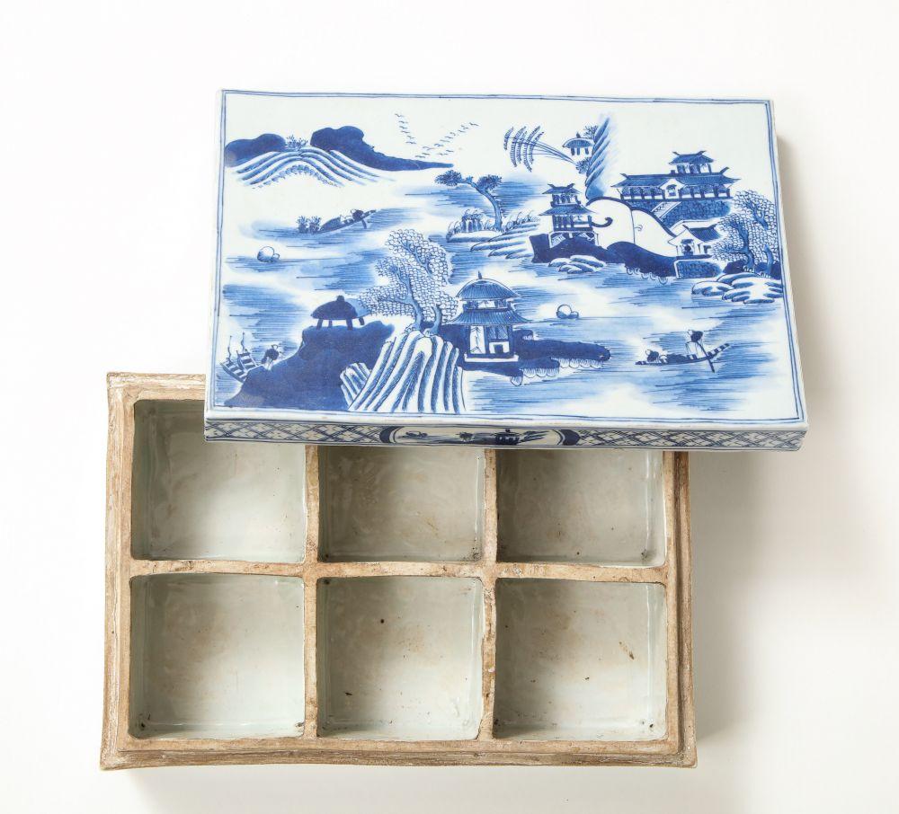 Chinese Export Blue and White Porcelain Box For Sale 10