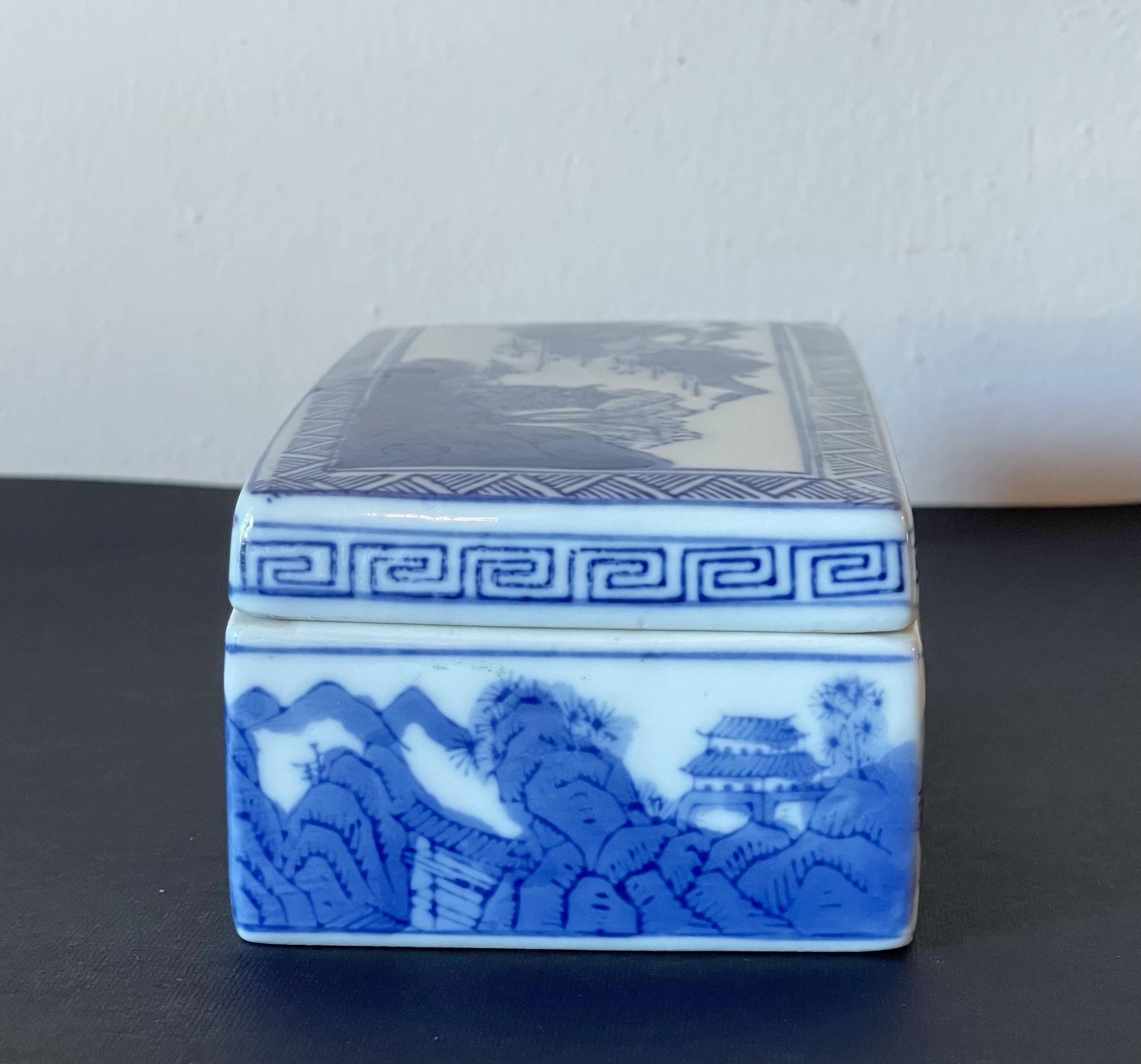 Caja de porcelana china de exportación azul y blanca en Bueno estado para la venta en Los Angeles, CA