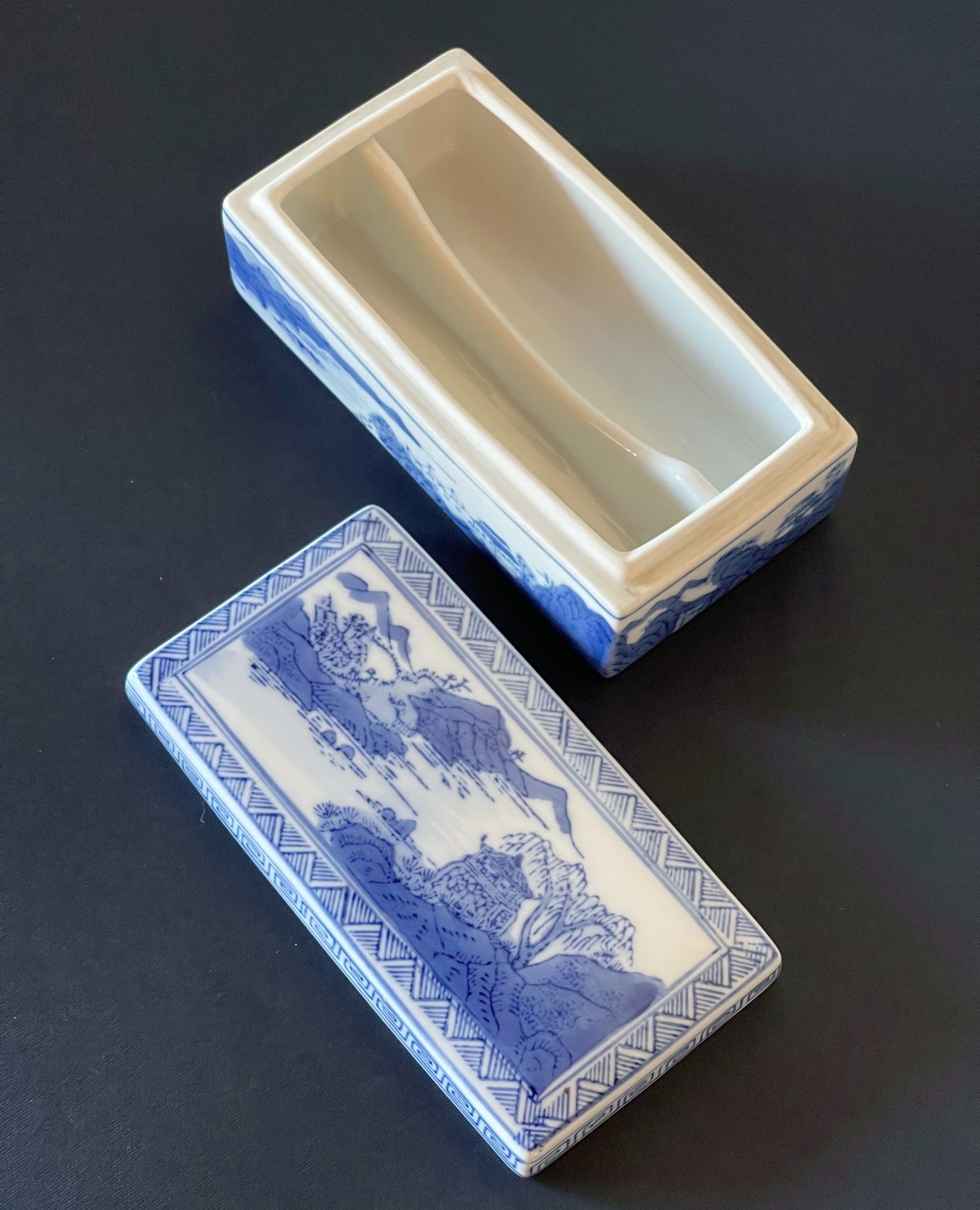 Caja de porcelana china de exportación azul y blanca siglo XX en venta