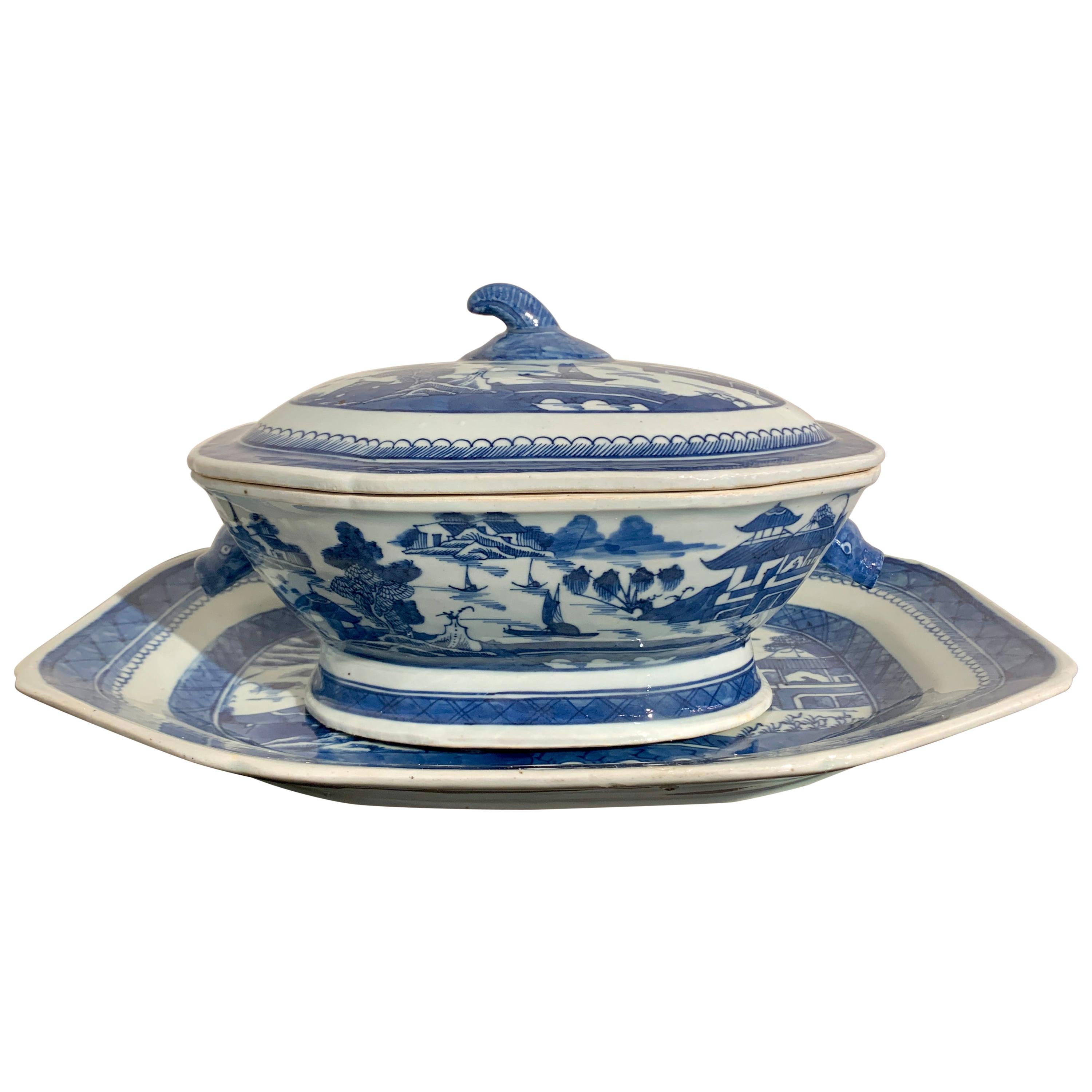 Chinese Export Blue and White Porcelain Covered Tureen and Platter, 19th Cenutry For Sale
