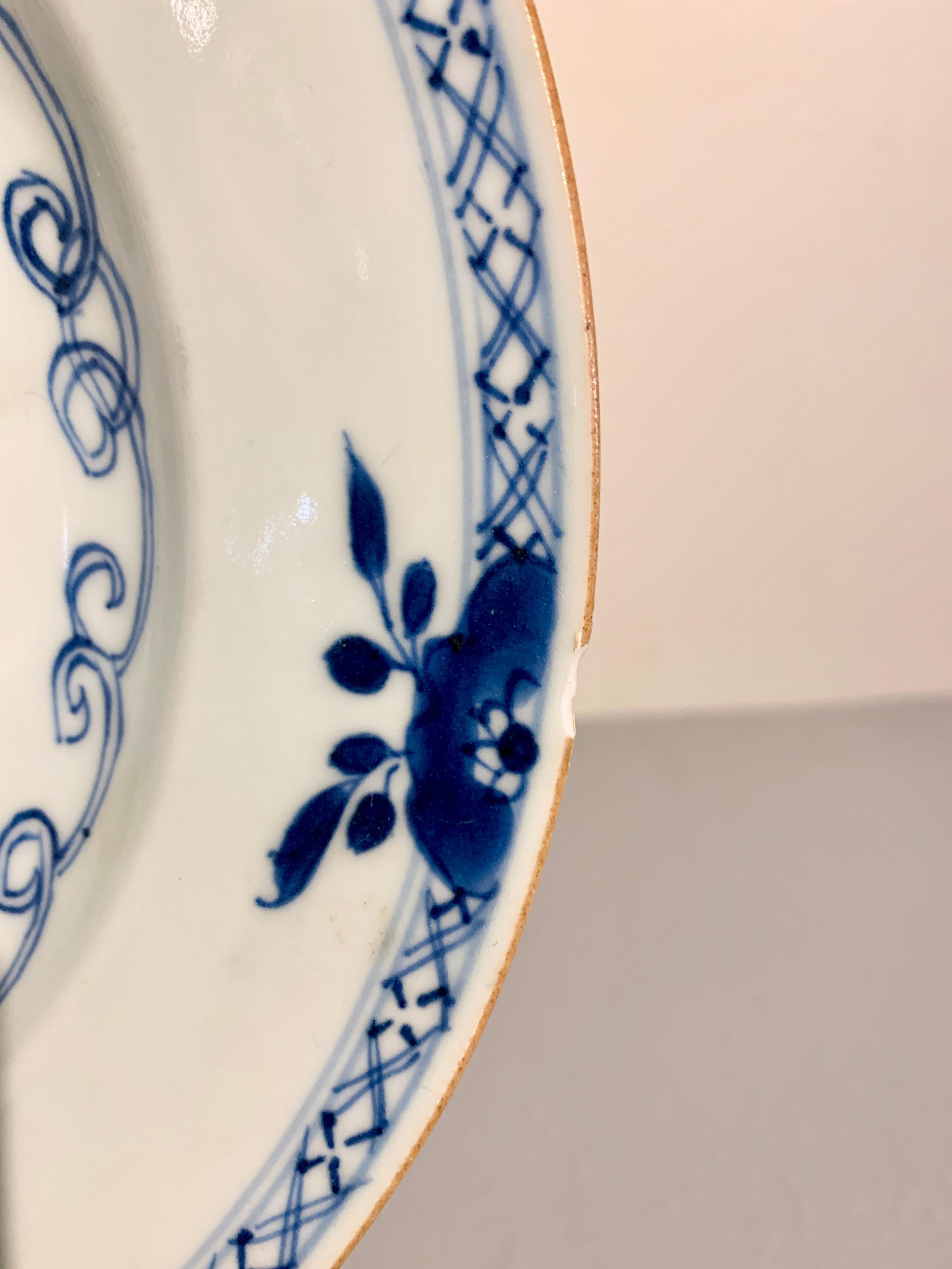 Chinese Export Blue and White Porcelain Plates, Set of 10, 18th Century, China In Fair Condition For Sale In Austin, TX