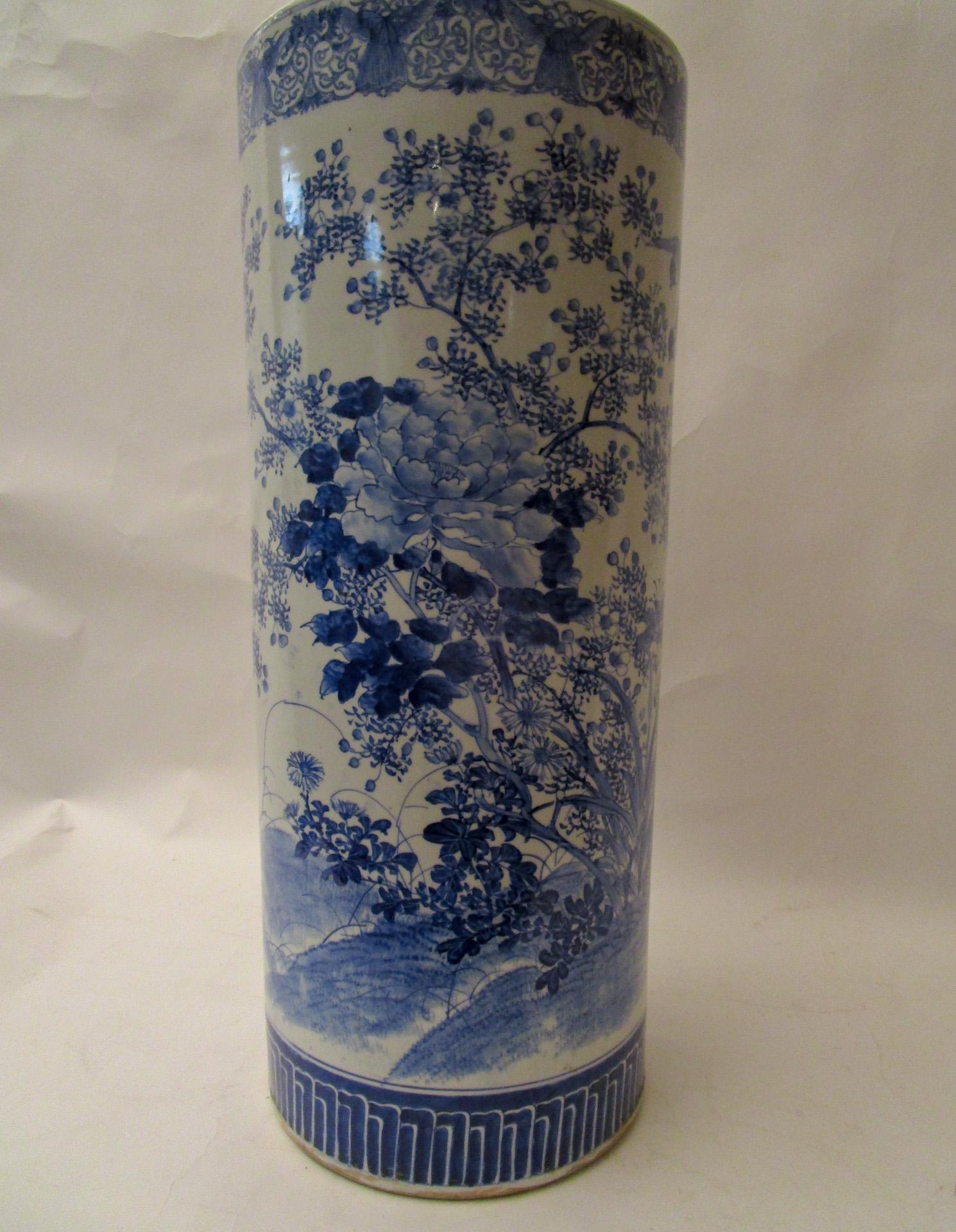 Chinese Export Blue and White Porcelain Umbrella Stand Vase In Good Condition In Savannah, GA