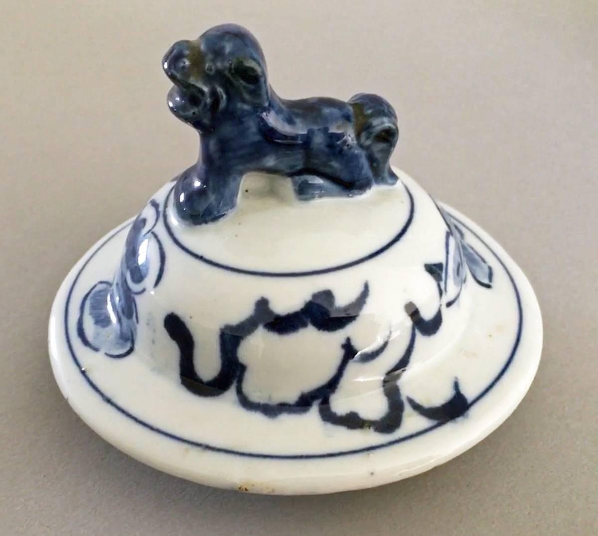 Mid-19th Century Chinese Export Blue and White Vase and Lid