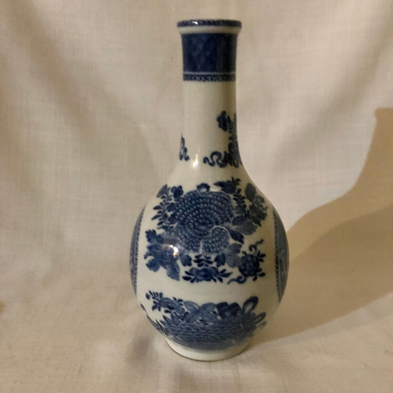 Mid-19th Century Chinese Export Blue and White Vase For Sale