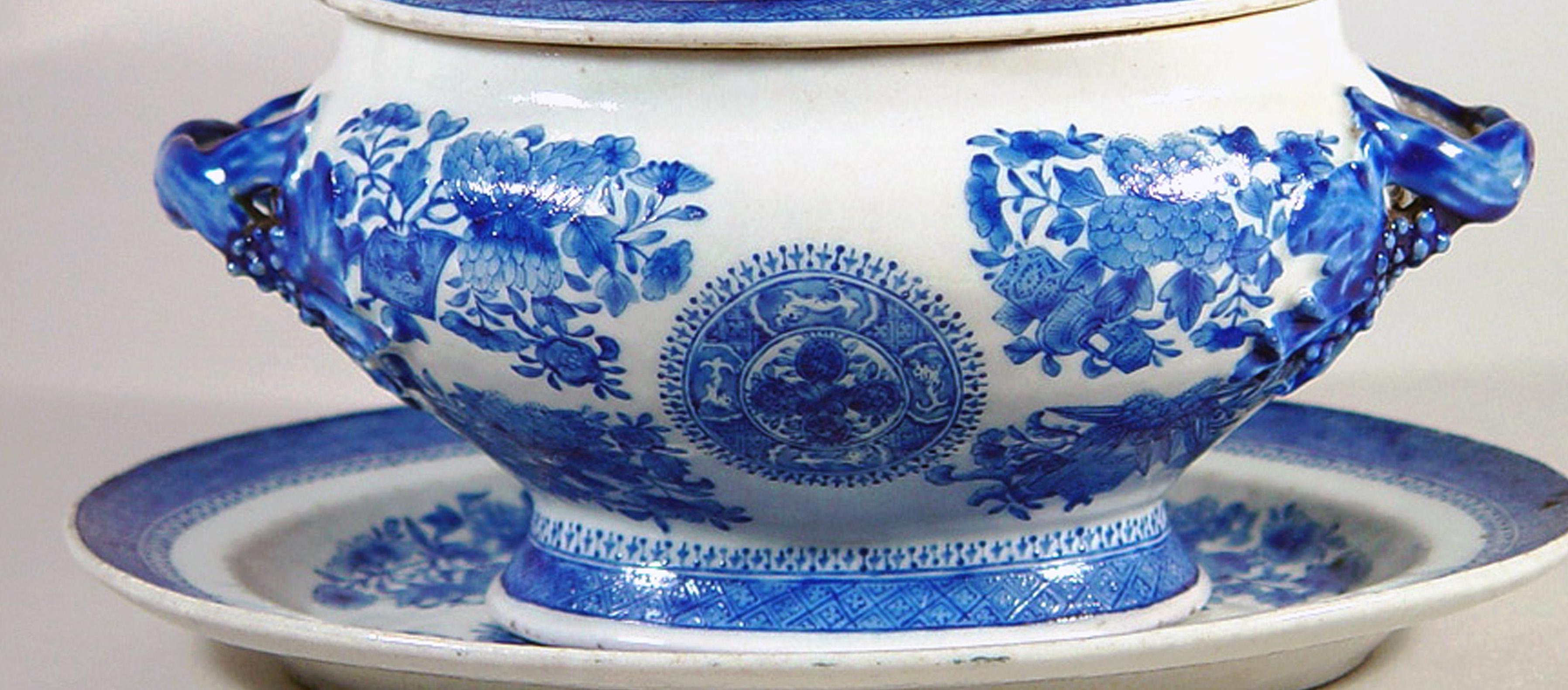 Chinese Export blue enamel Fitzhugh porcelain sauce tureen, cover and stand,
circa 1810.

The Chinese Export tureen is of an oval footed form with a dark blue floral knop and strap handles. The tureen, cover and stand are decorated in the