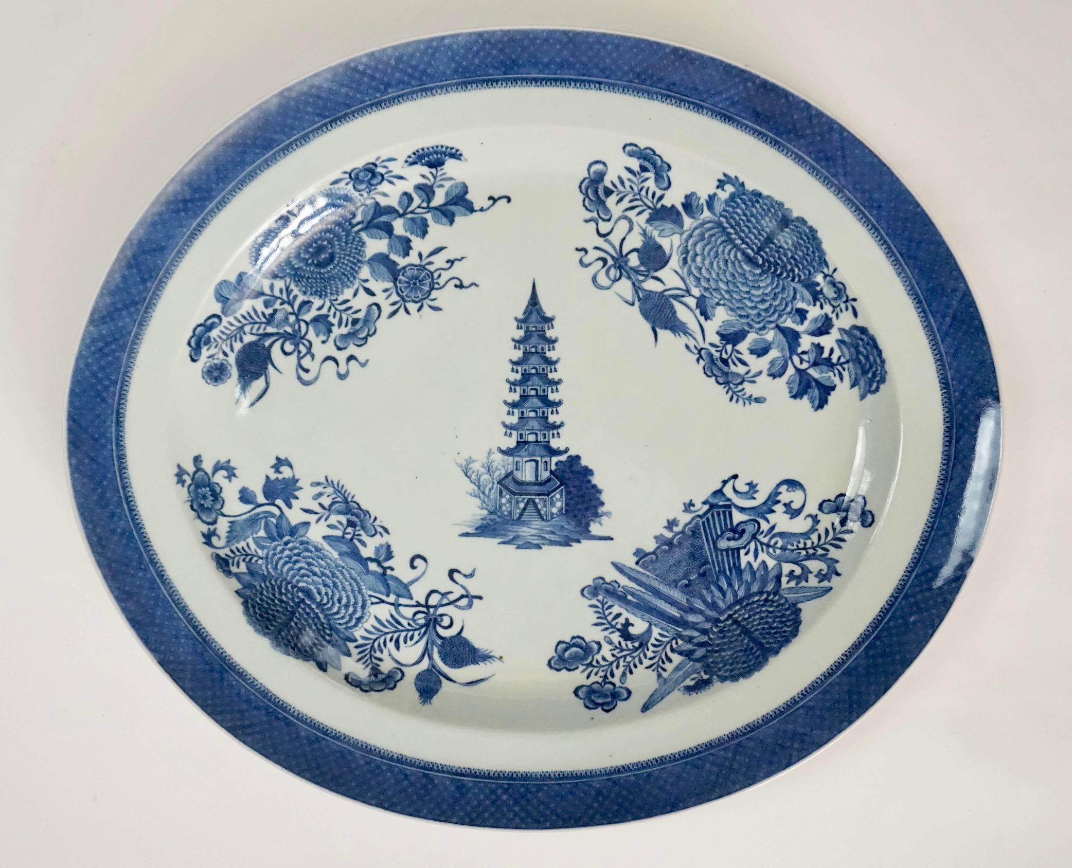 Chinese Export 'Blue Fitzhugh' Platters from the Cabot-Perkins Service, c. 1812 In Good Condition For Sale In Kinderhook, NY