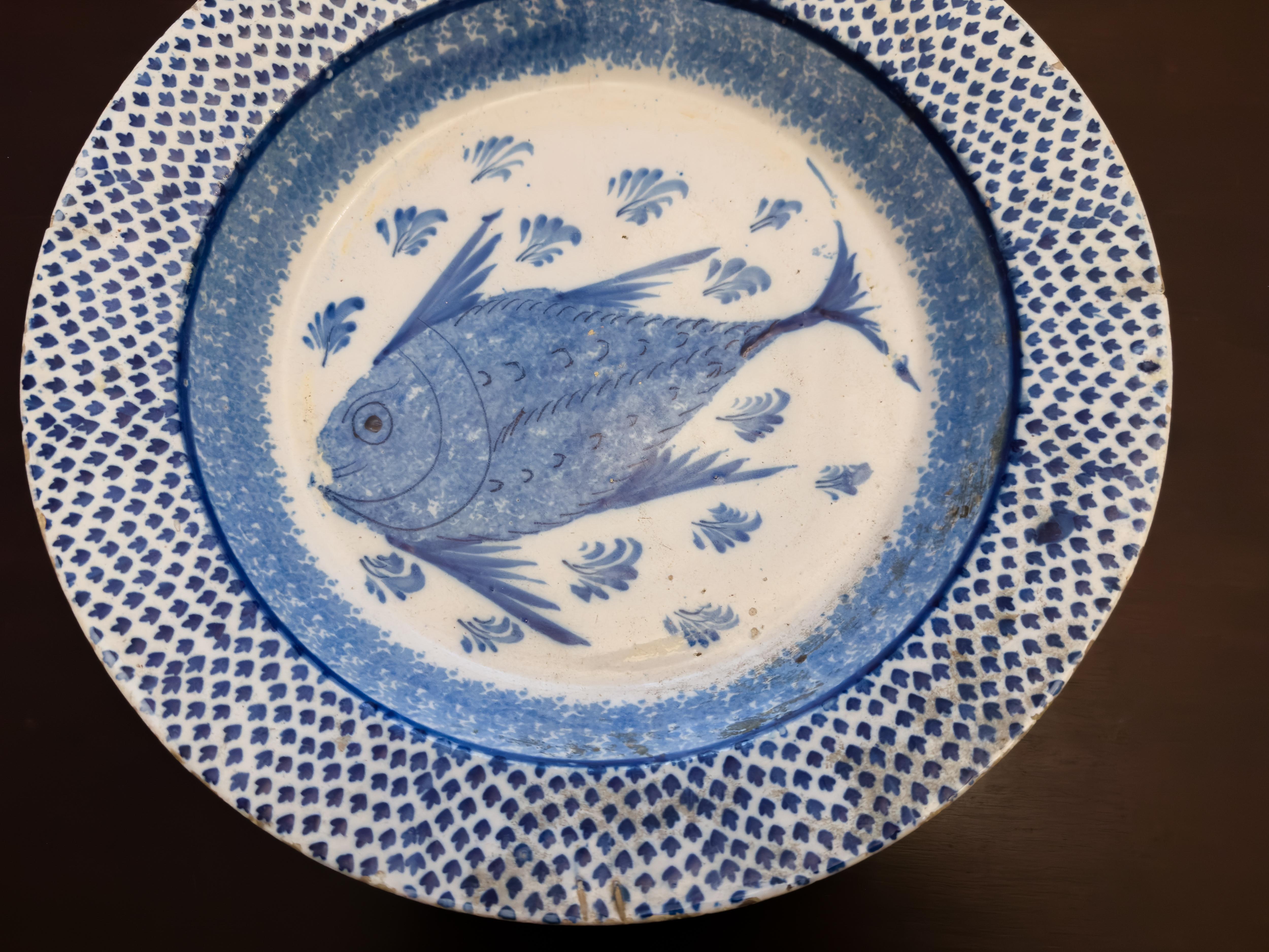 Plat à poisson en porcelaine bleue d'exportation chinoise, 19e siècle en vente 3