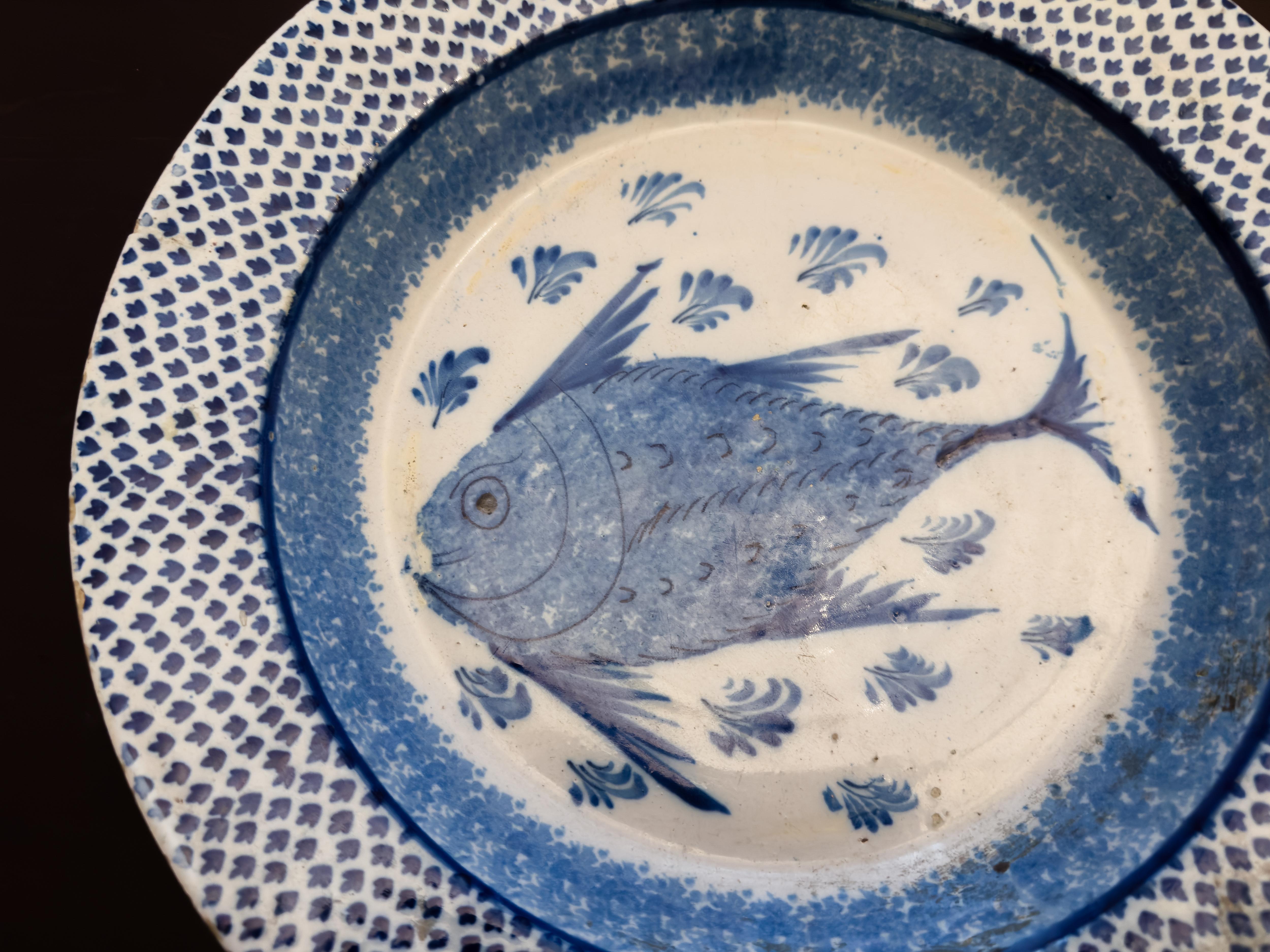Plat à poisson en porcelaine bleue d'exportation chinoise, 19e siècle en vente 6