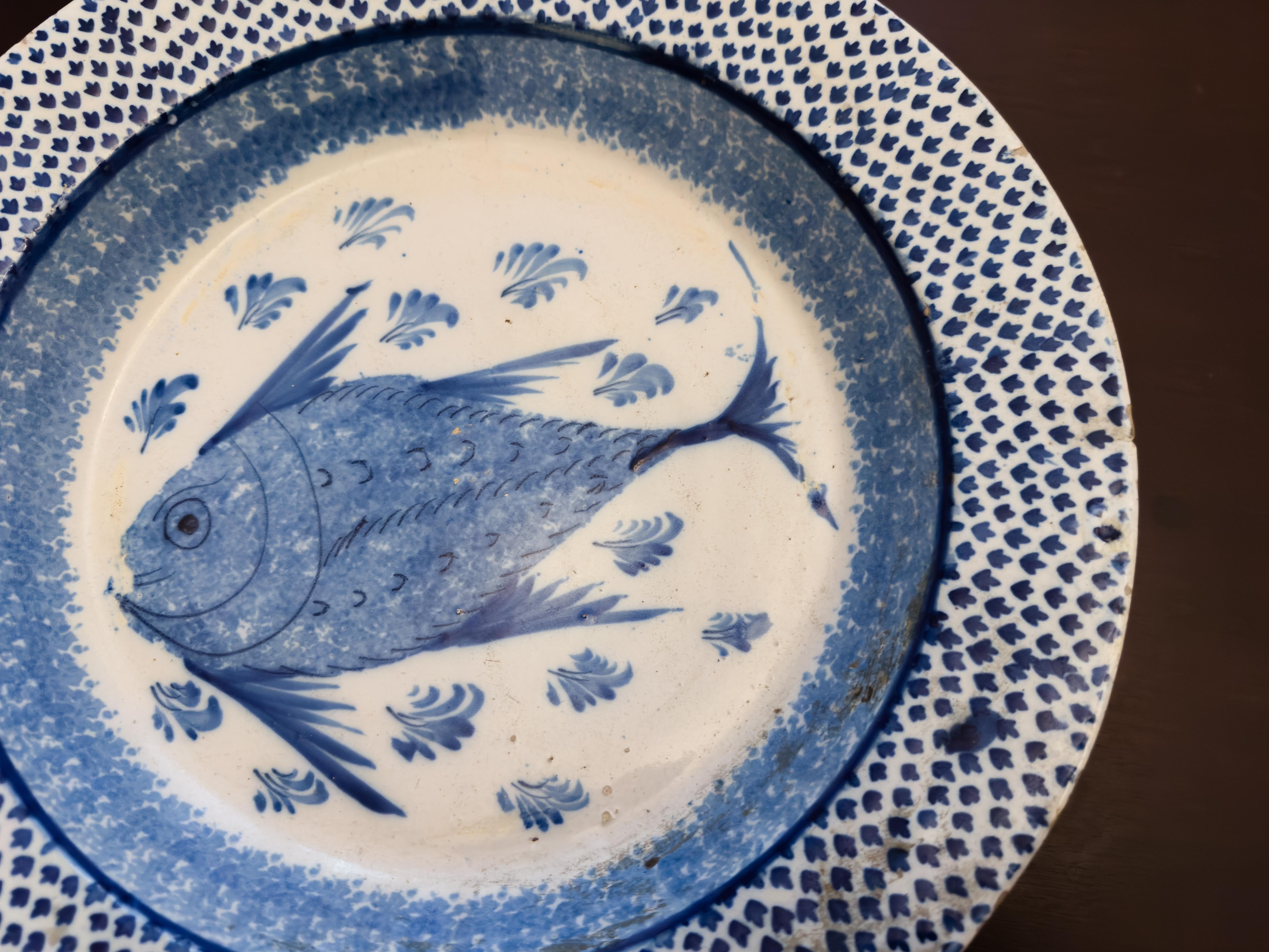Plat à poisson en porcelaine bleue d'exportation chinoise, 19e siècle en vente 7