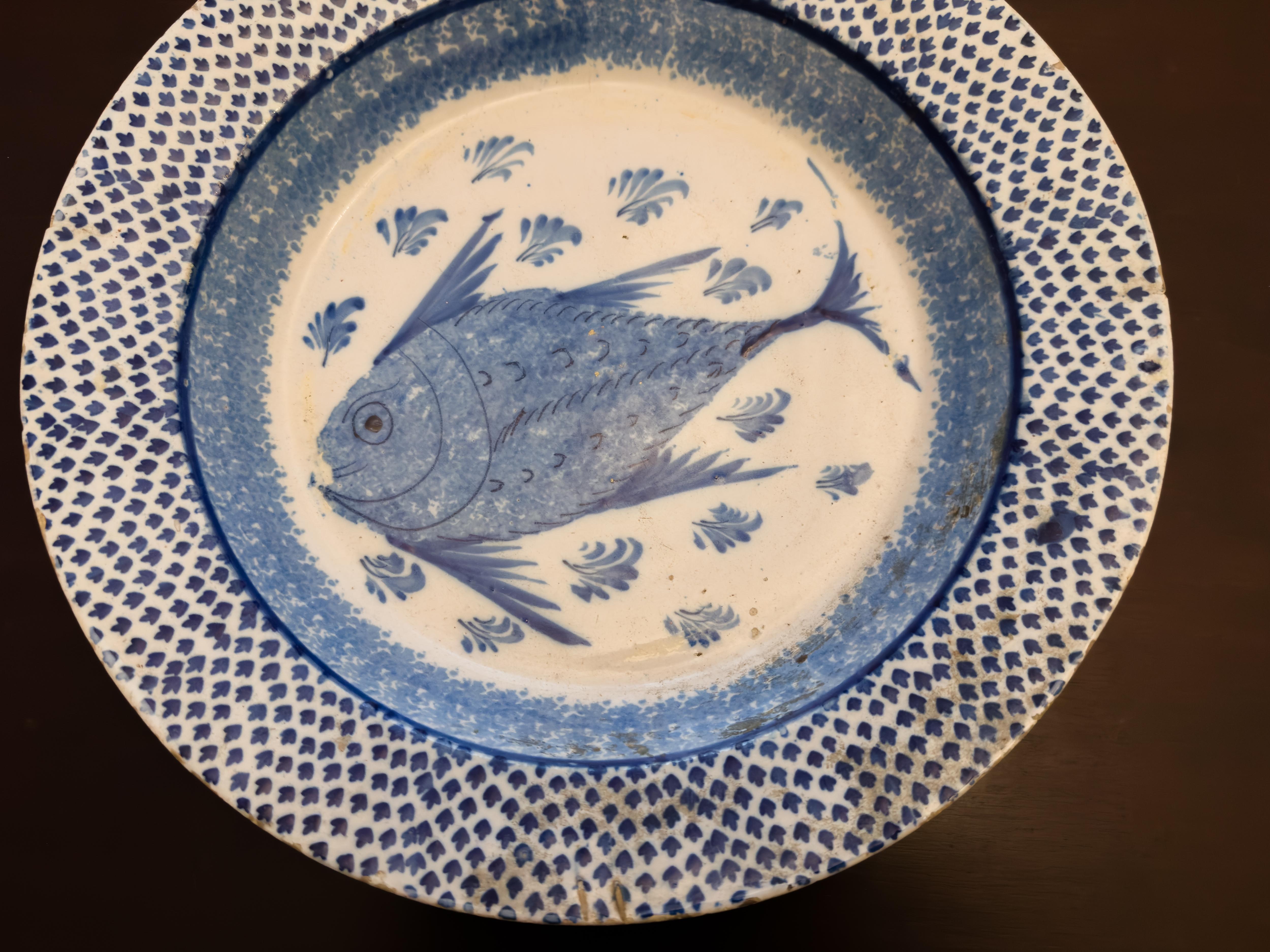 Plat à poisson en porcelaine bleue d'exportation chinoise, 19e siècle en vente 1